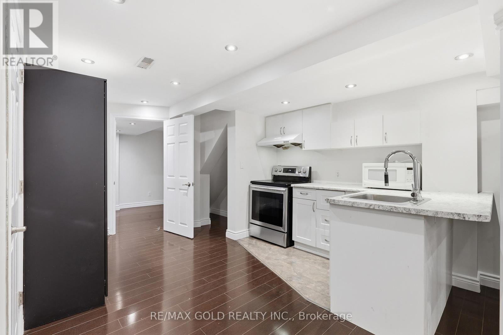 74 SUGARHILL DRIVE - 33