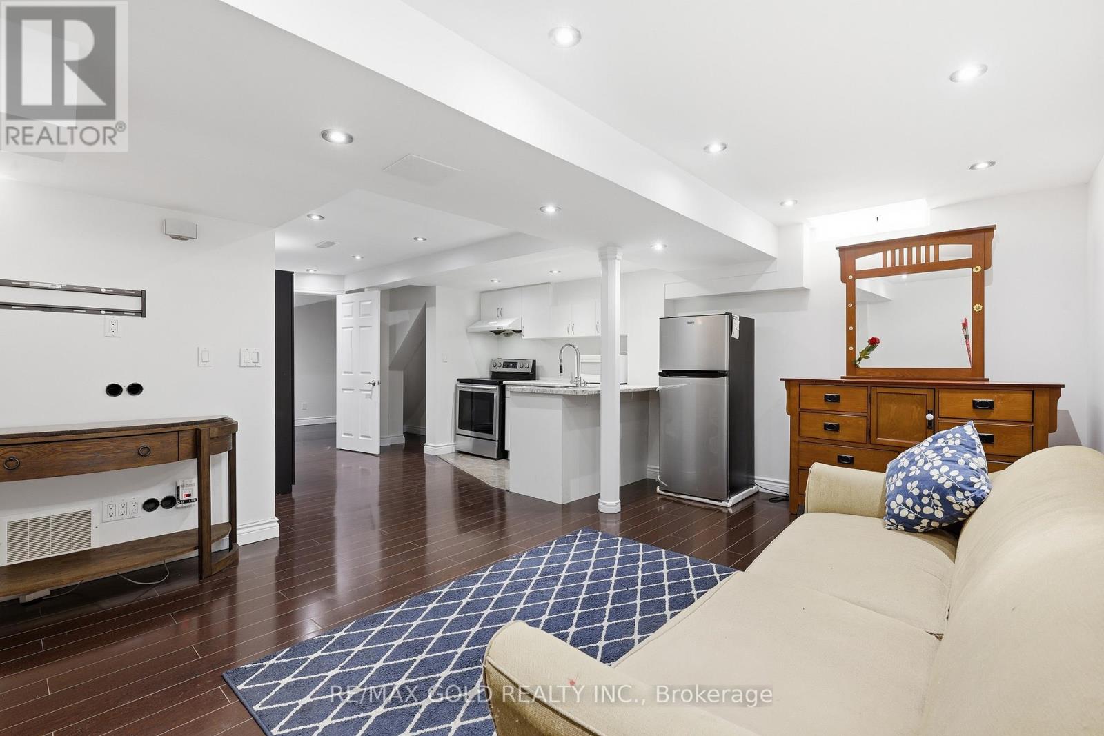 74 SUGARHILL DRIVE - 34