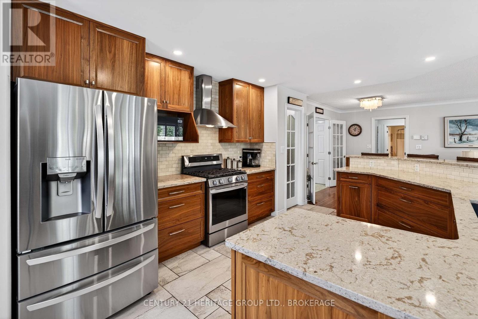209 SMUGGLER'S COVE DRIVE - 10