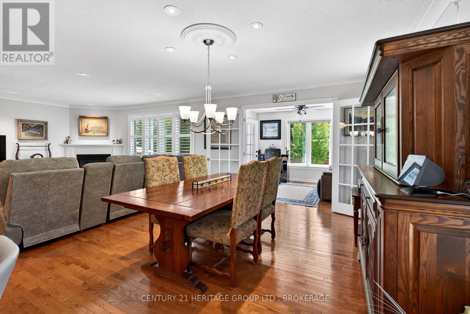 209 SMUGGLER'S COVE DRIVE - 11
