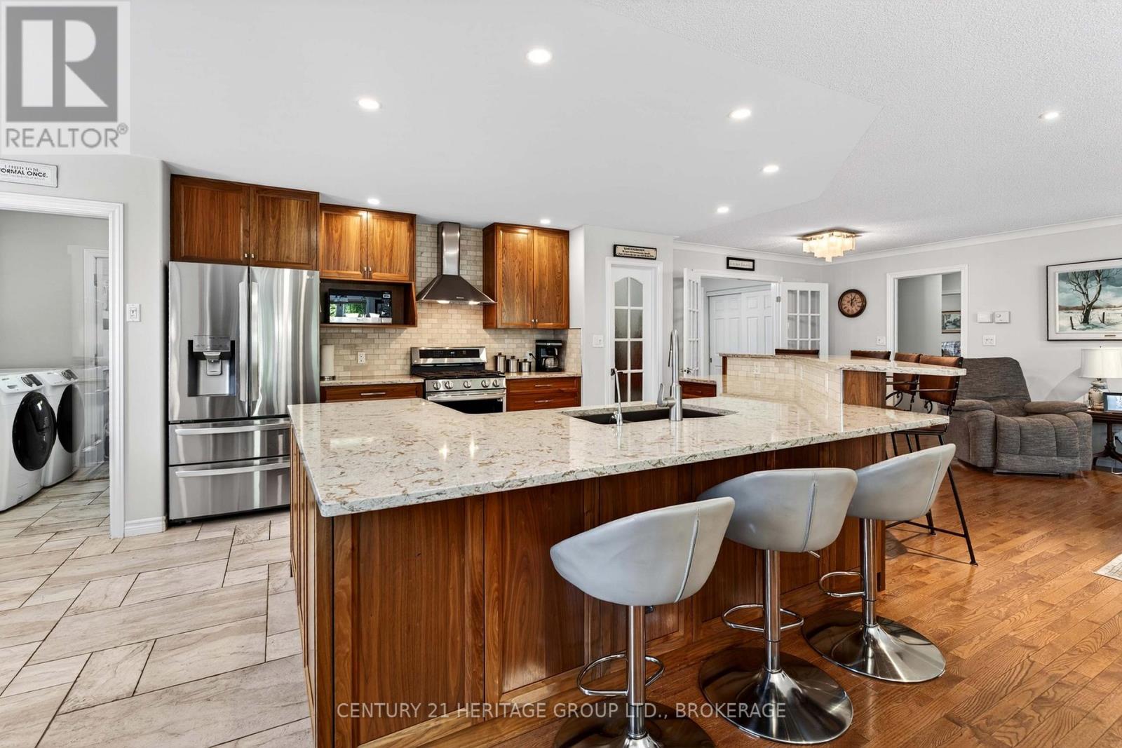 209 SMUGGLER'S COVE DRIVE - 12