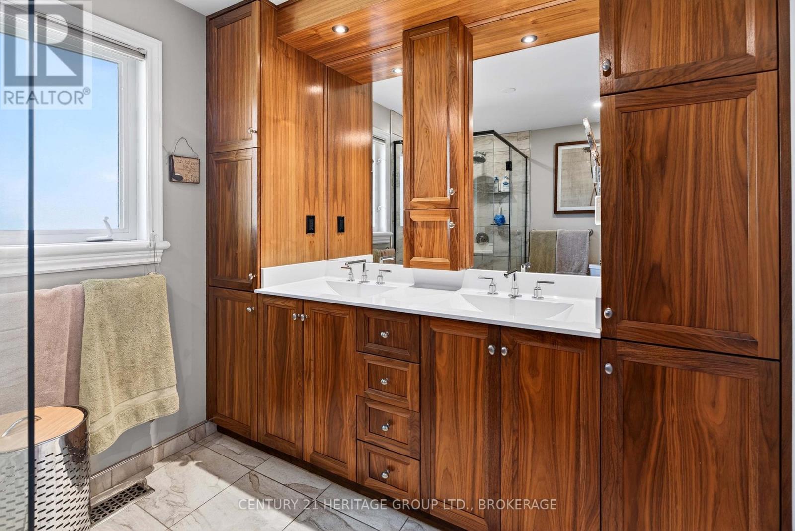 209 SMUGGLER'S COVE DRIVE - 18