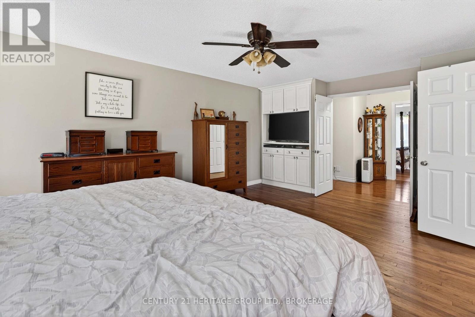 209 SMUGGLER'S COVE DRIVE - 21