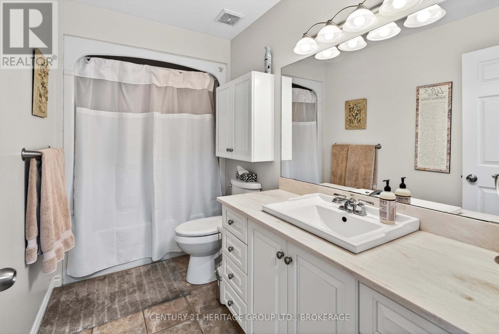 209 SMUGGLER'S COVE DRIVE - 28