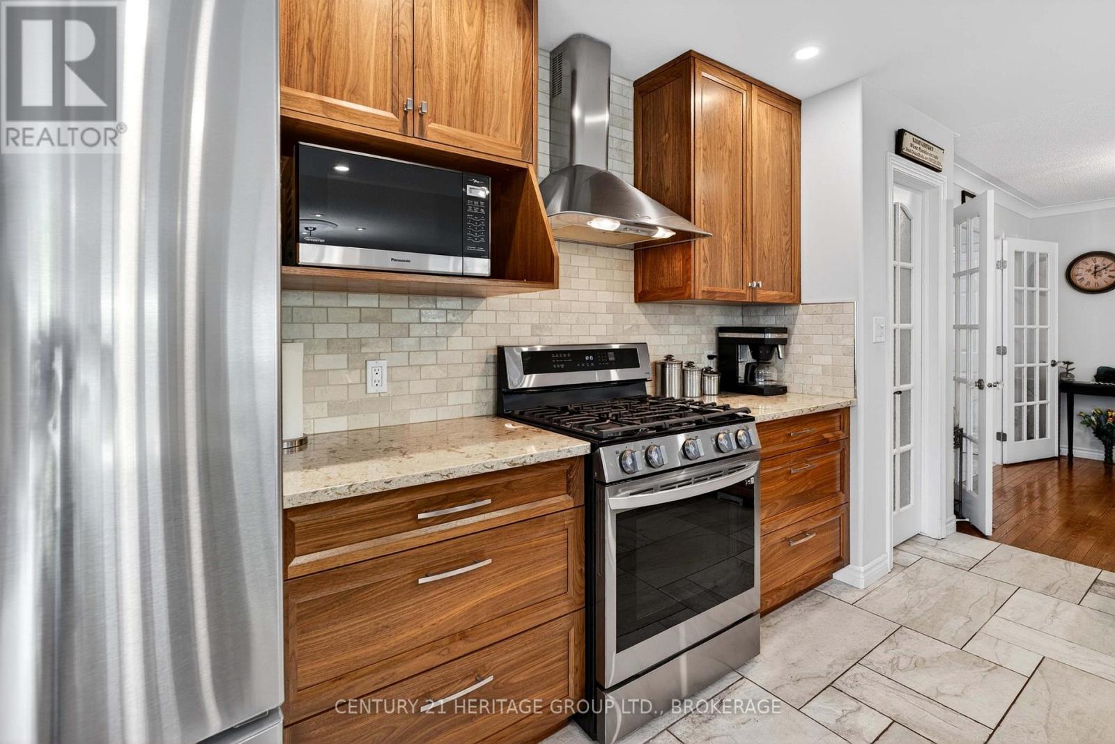 209 SMUGGLER'S COVE DRIVE - 31