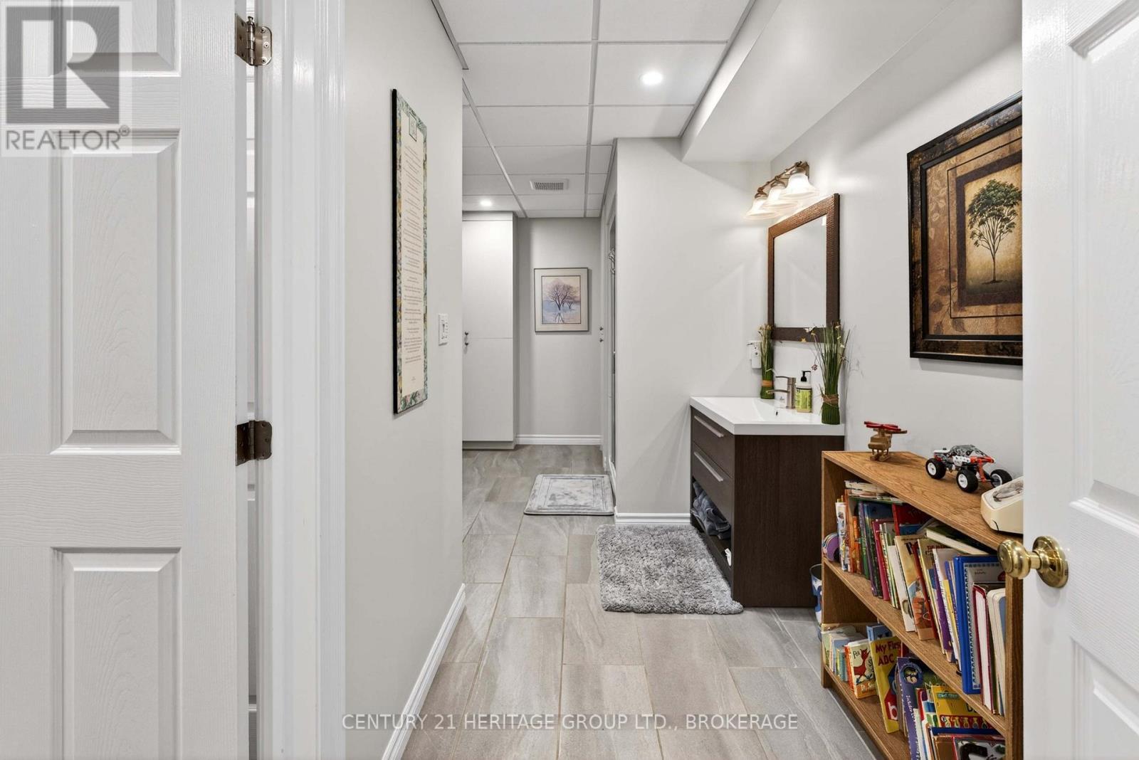 209 SMUGGLER'S COVE DRIVE - 34