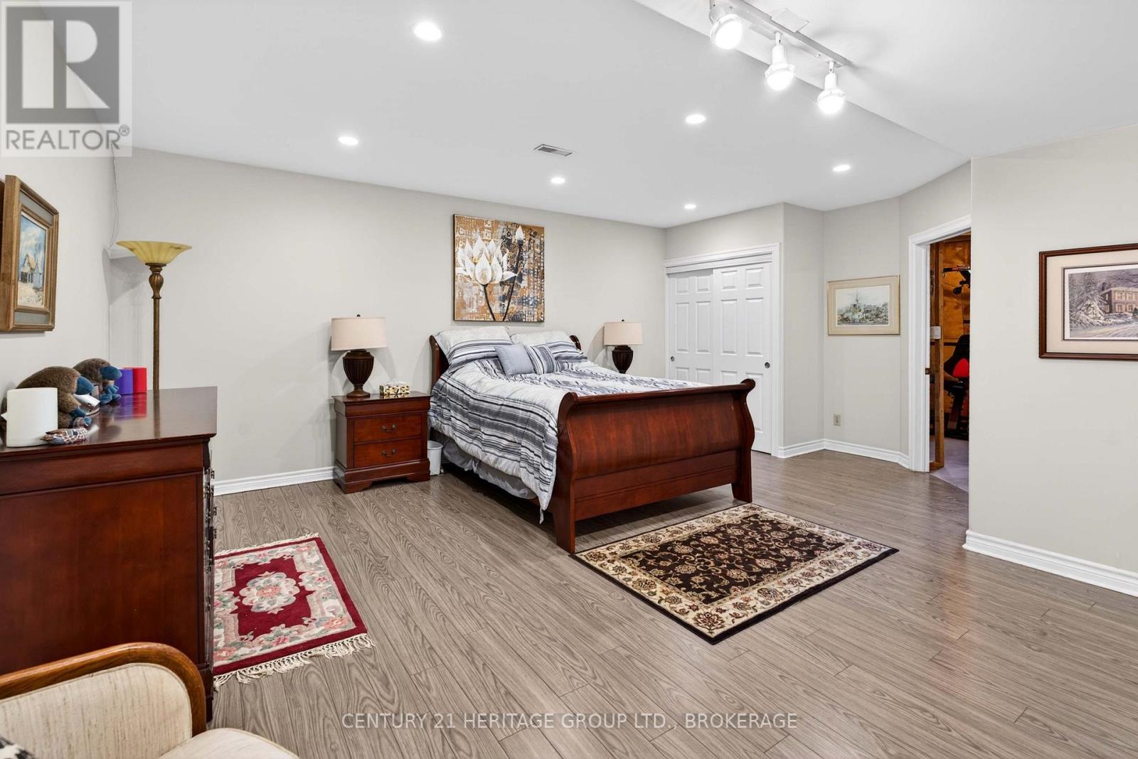 209 SMUGGLER'S COVE DRIVE - 39