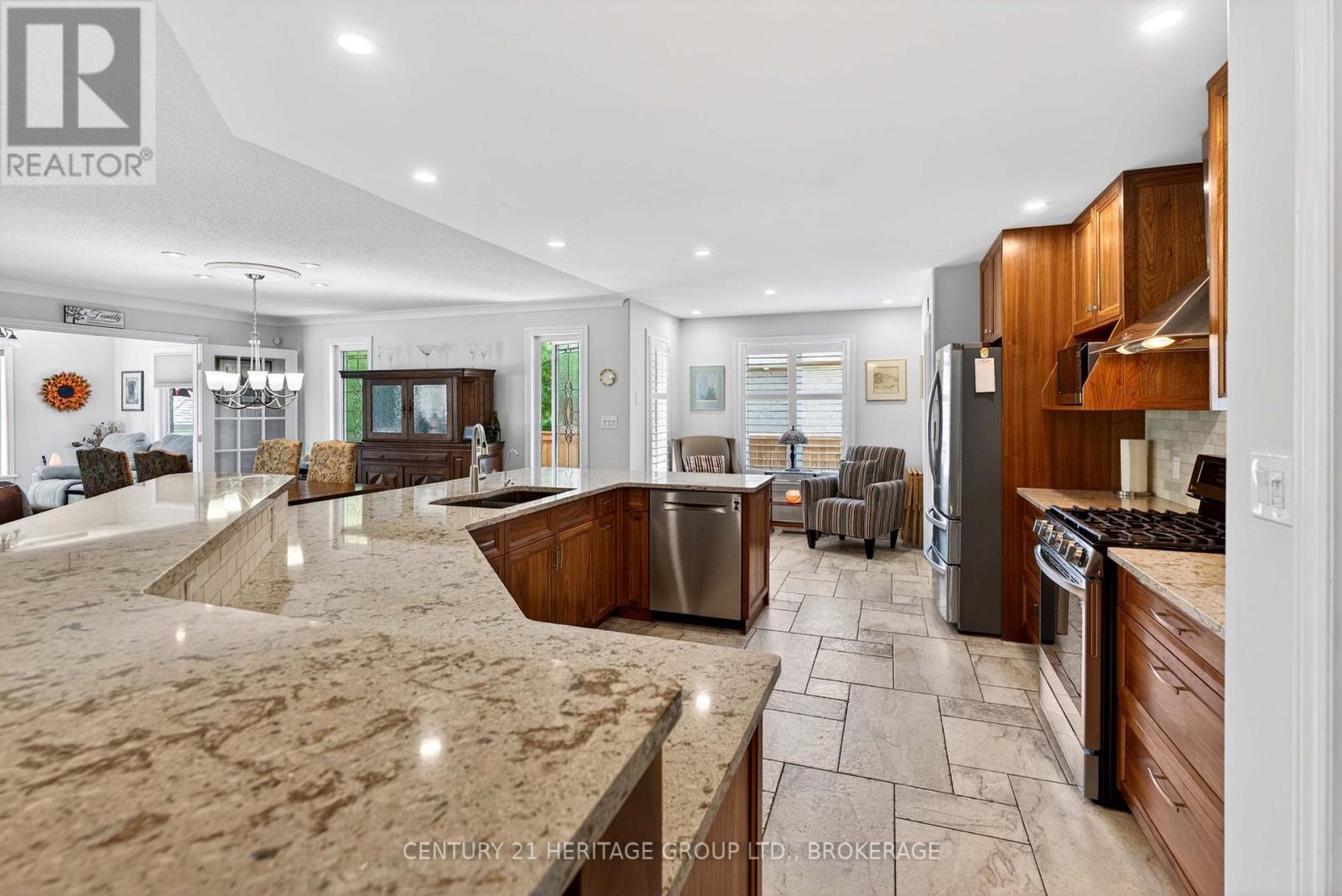 209 SMUGGLER'S COVE DRIVE - 8