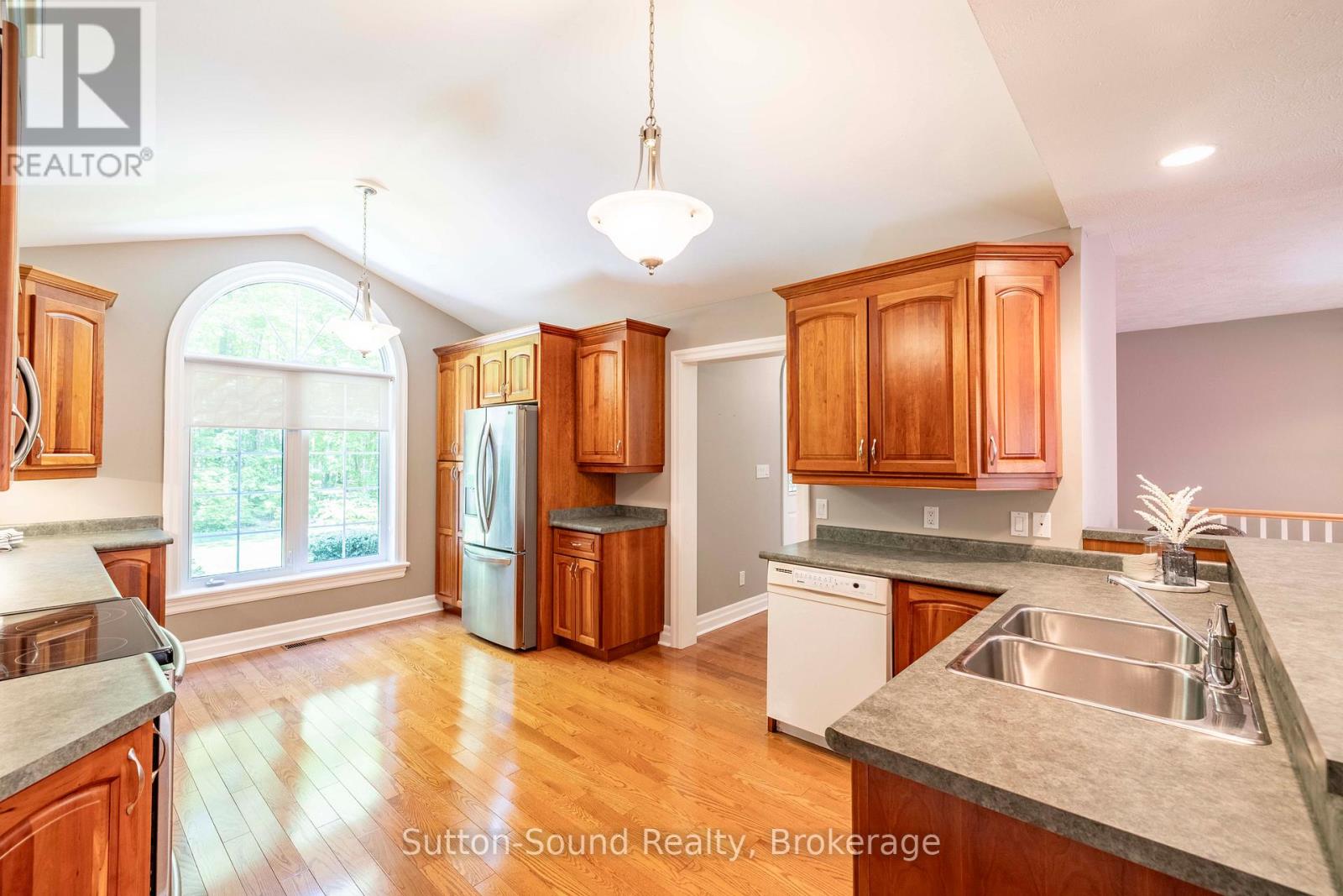 318761 GREY 1 ROAD - 12