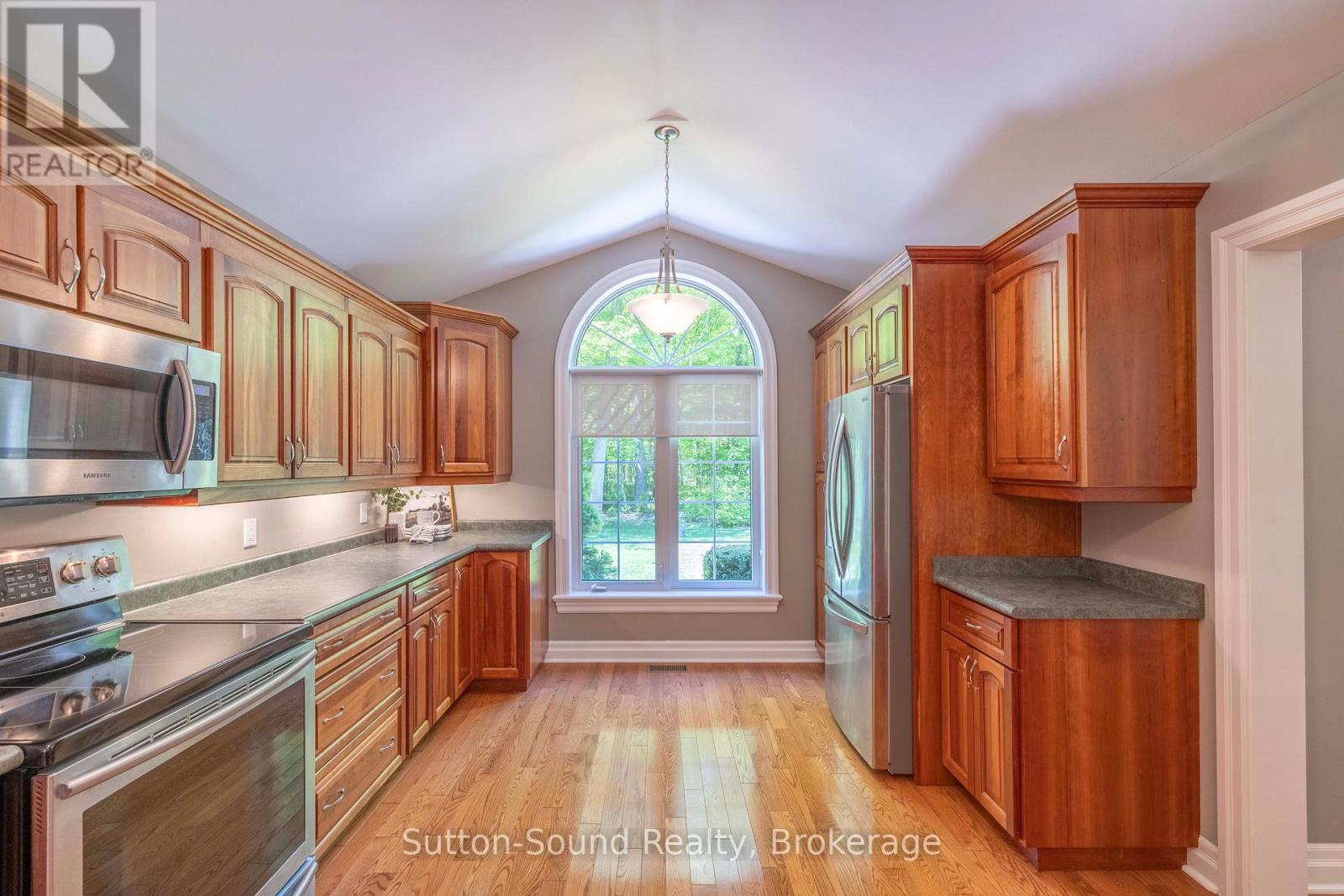 318761 GREY 1 ROAD - 14