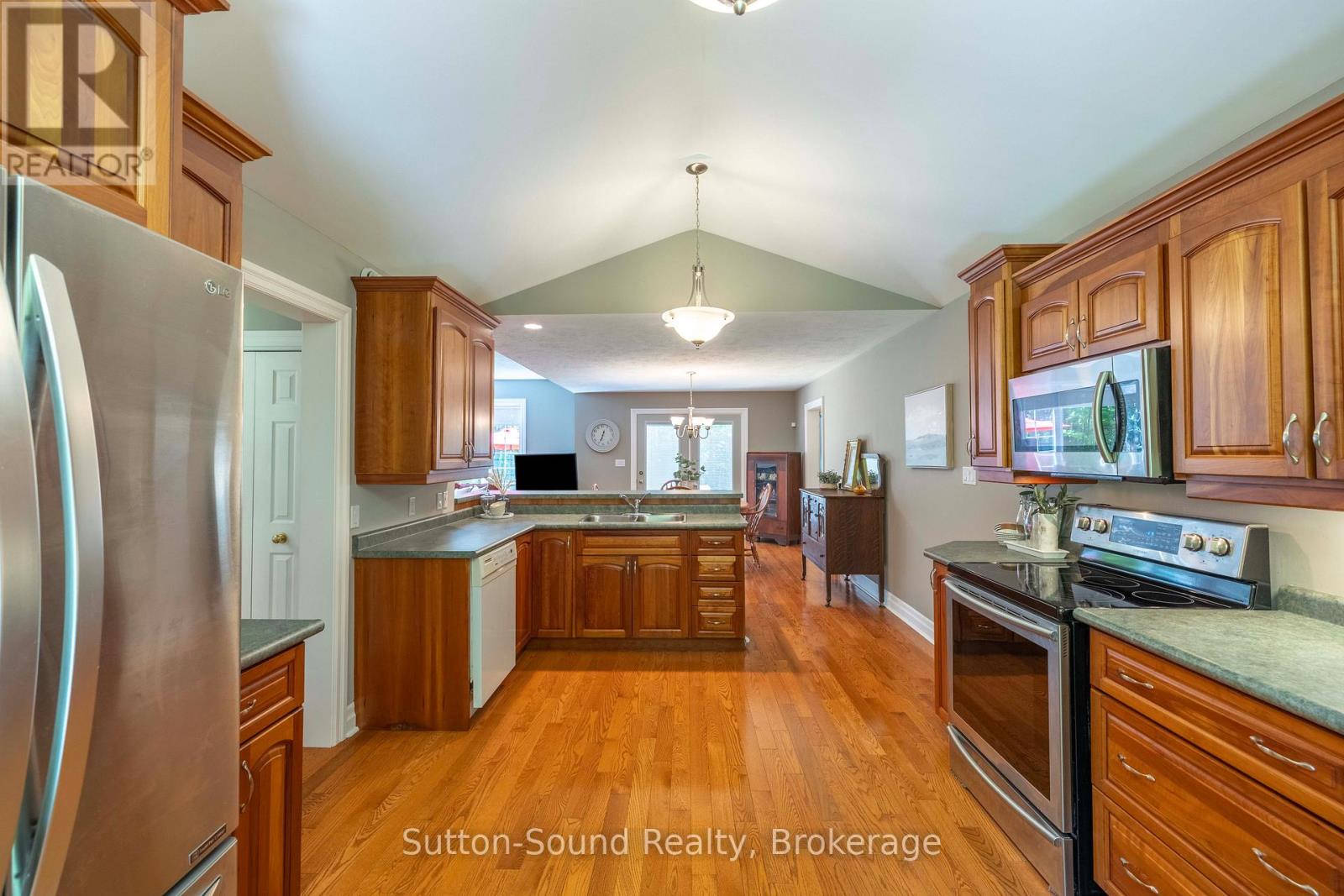 318761 GREY 1 ROAD - 15