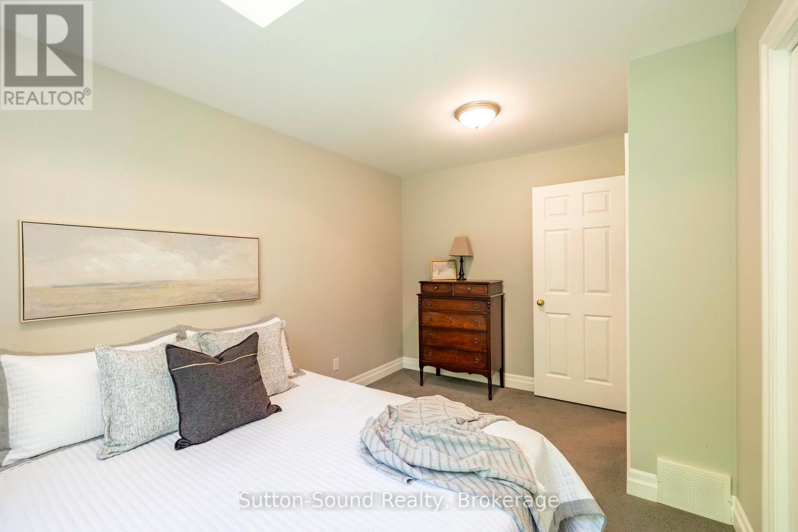 318761 GREY 1 ROAD - 21