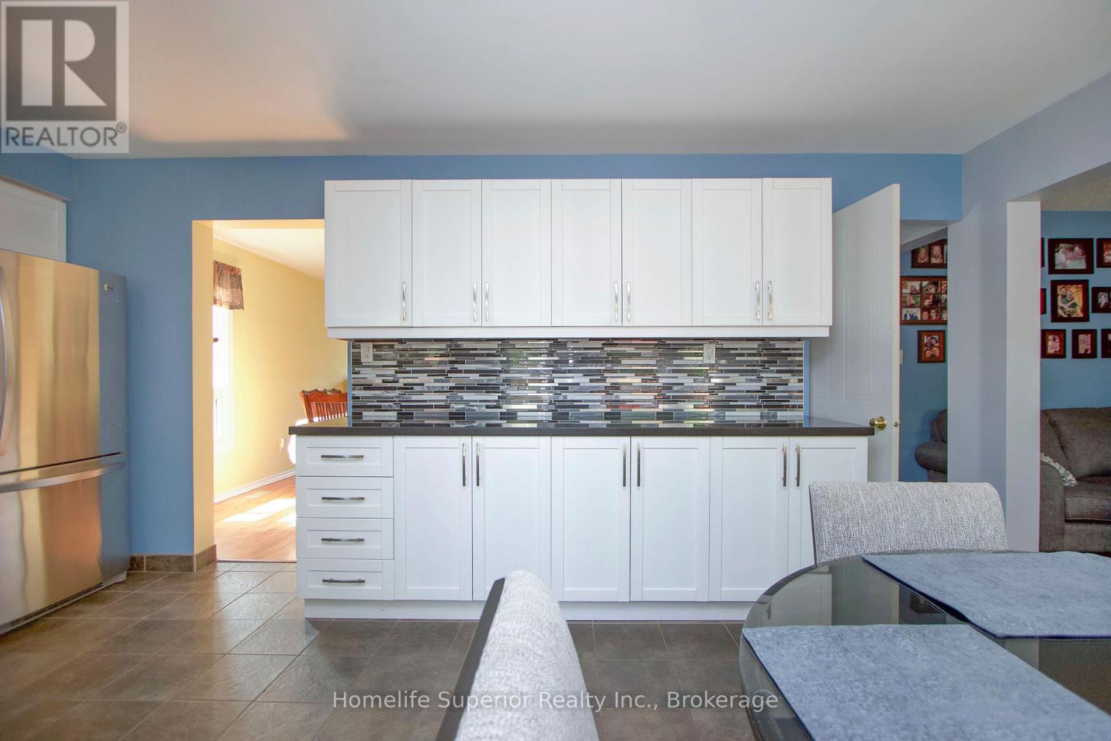 122 SANDRINGHAM DRIVE - 10