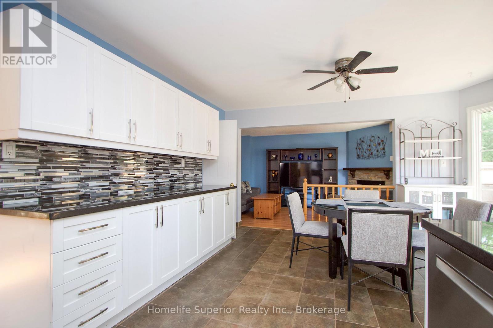 122 SANDRINGHAM DRIVE - 12