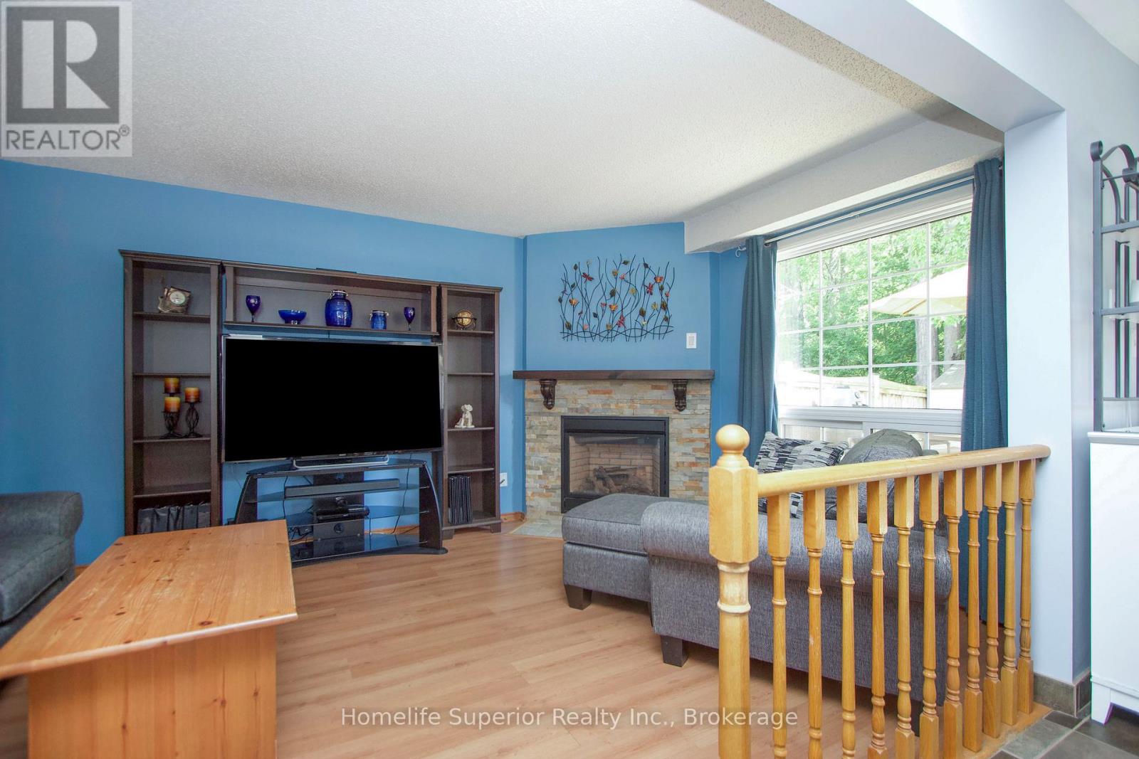 122 SANDRINGHAM DRIVE - 14