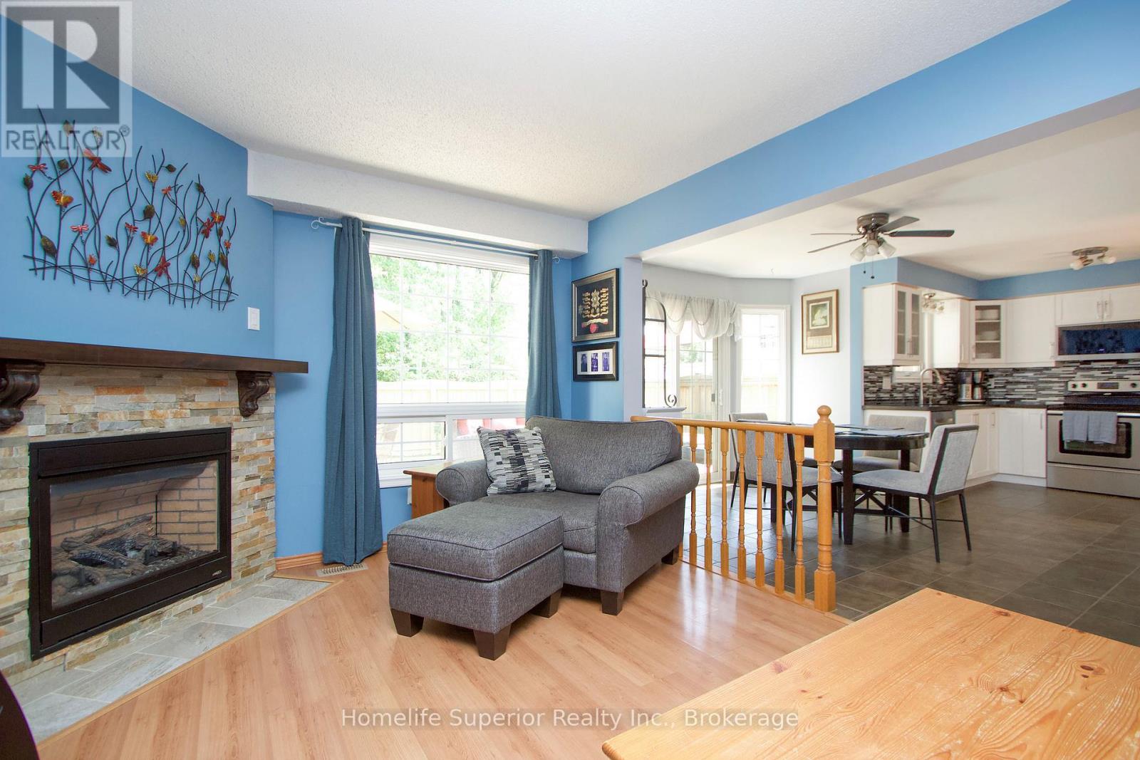 122 SANDRINGHAM DRIVE - 17