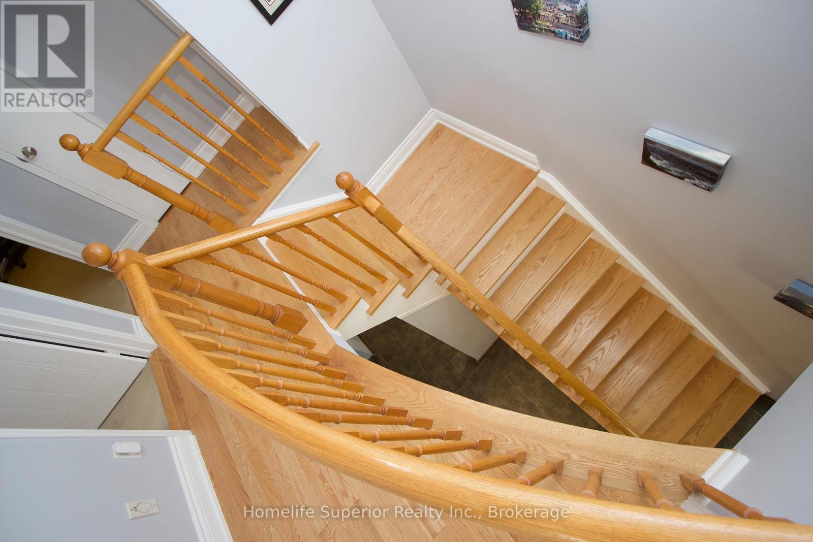 122 SANDRINGHAM DRIVE - 21