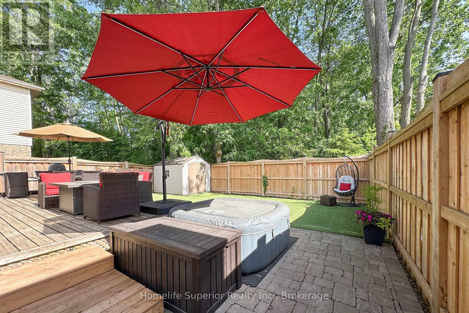 122 SANDRINGHAM DRIVE - 38