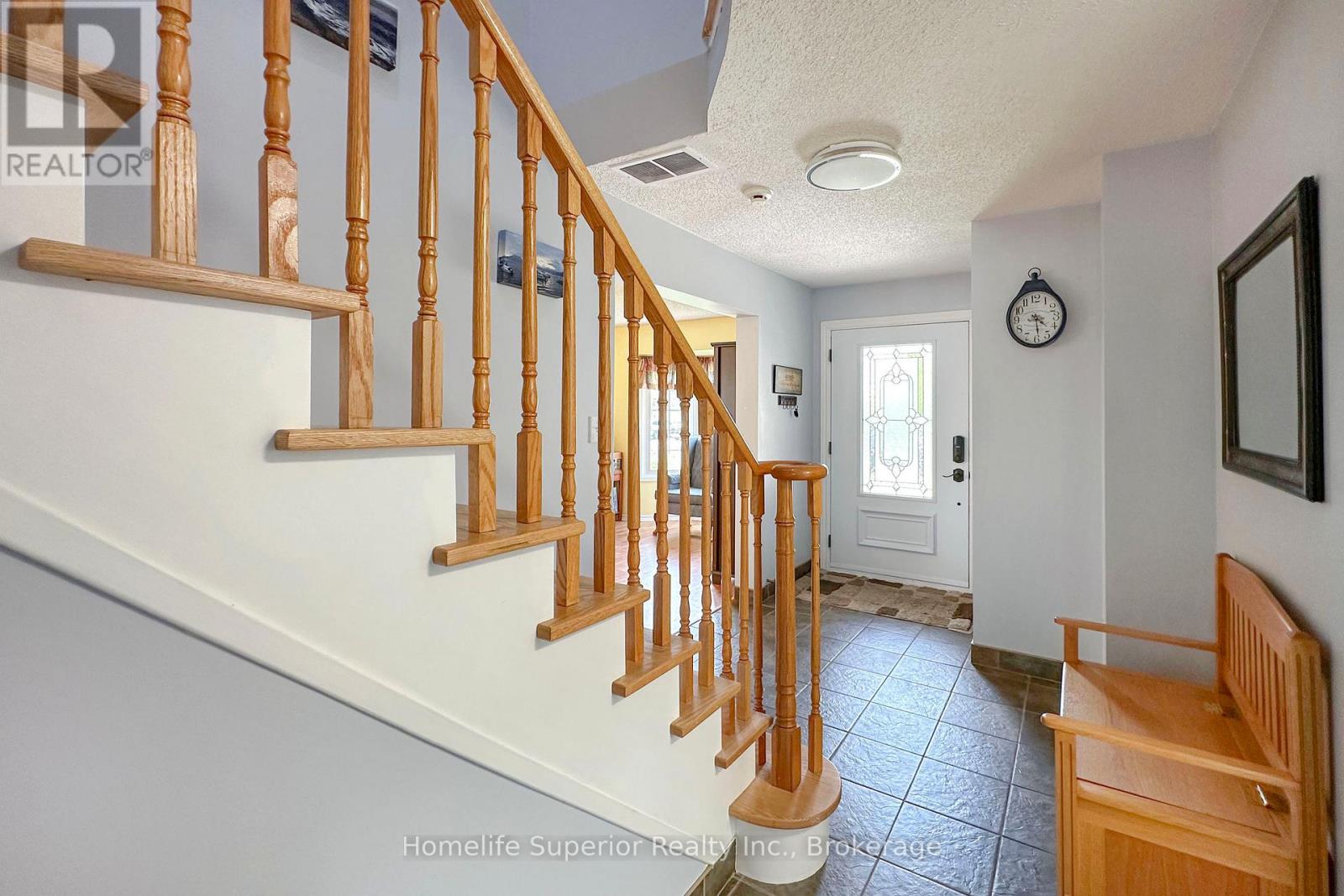 122 SANDRINGHAM DRIVE - 4