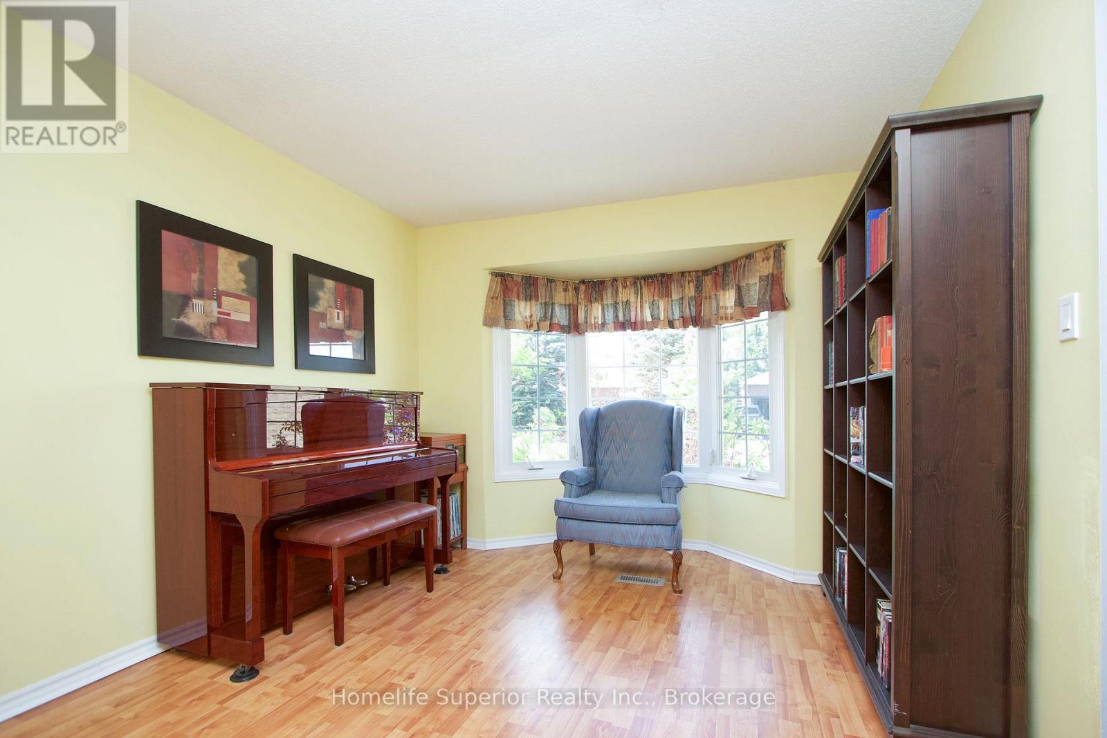 122 SANDRINGHAM DRIVE - 6