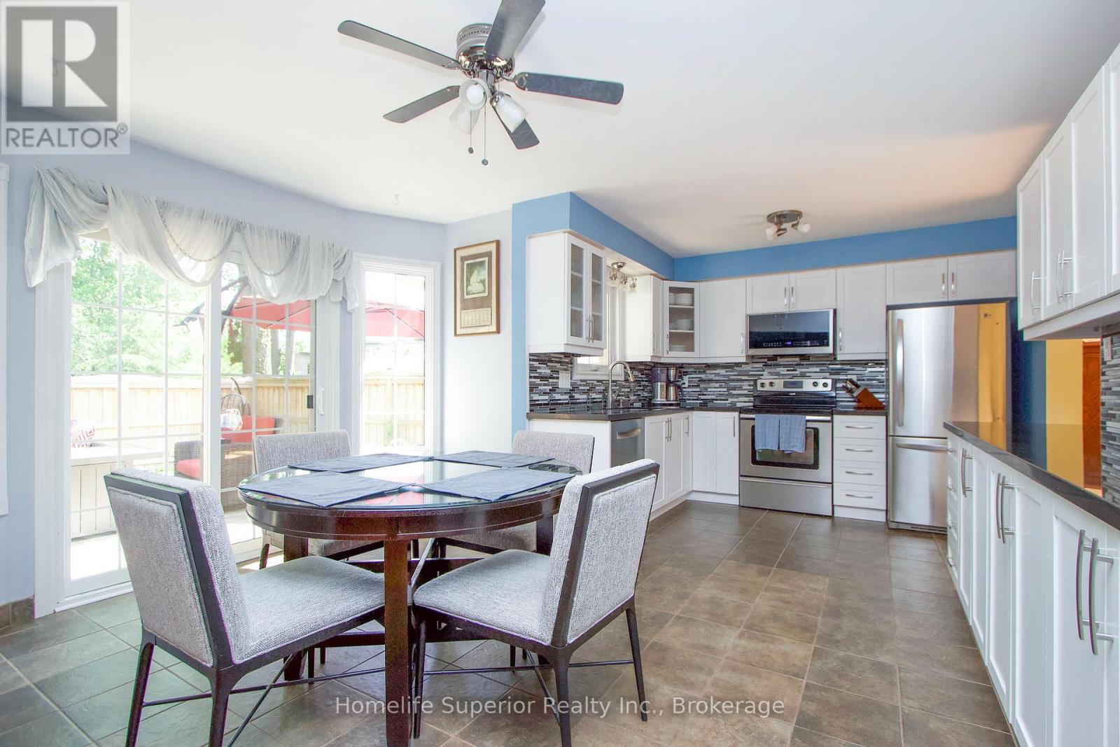 122 SANDRINGHAM DRIVE - 8