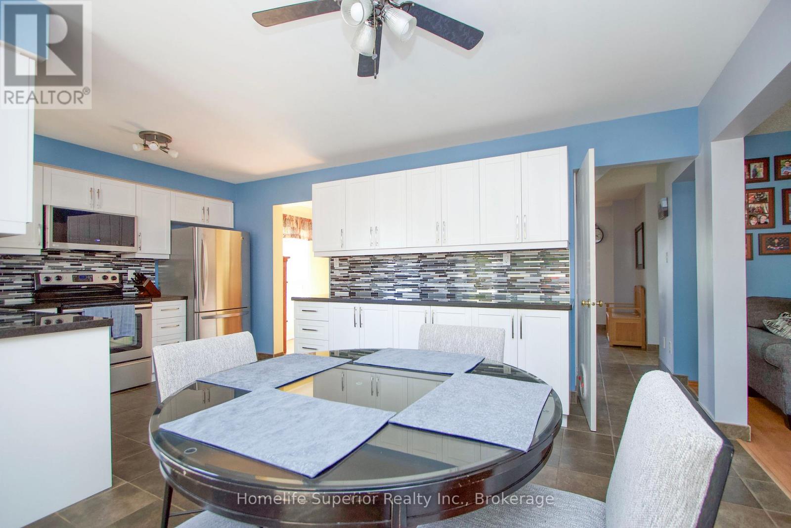 122 SANDRINGHAM DRIVE - 9