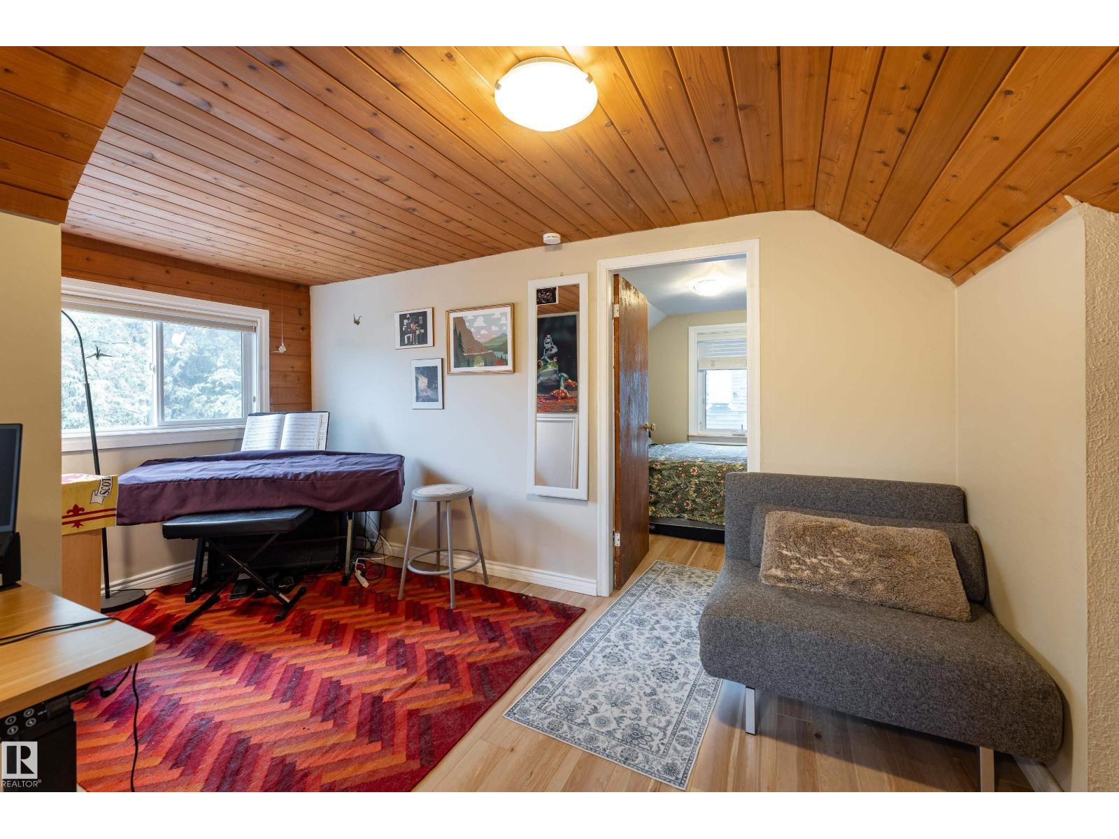 11228 67 ST NW - 15