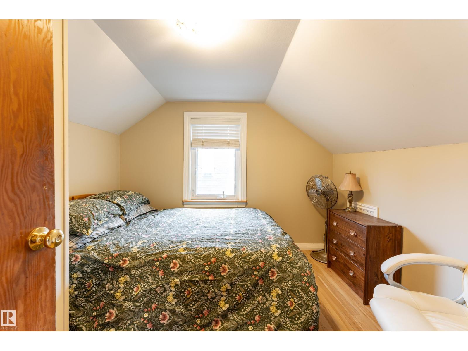 11228 67 ST NW - 16