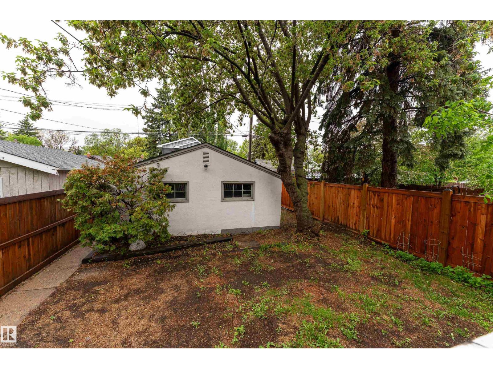11228 67 ST NW - 22