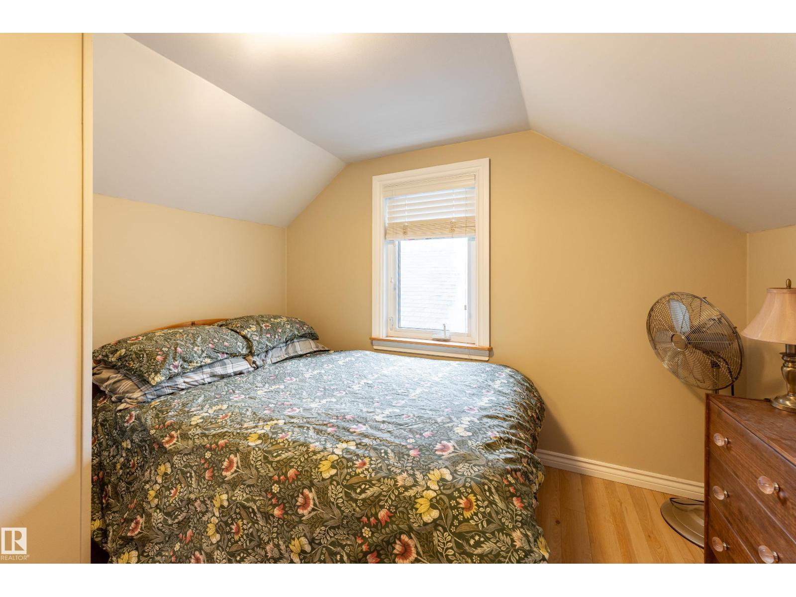 11228 67 ST NW - 17