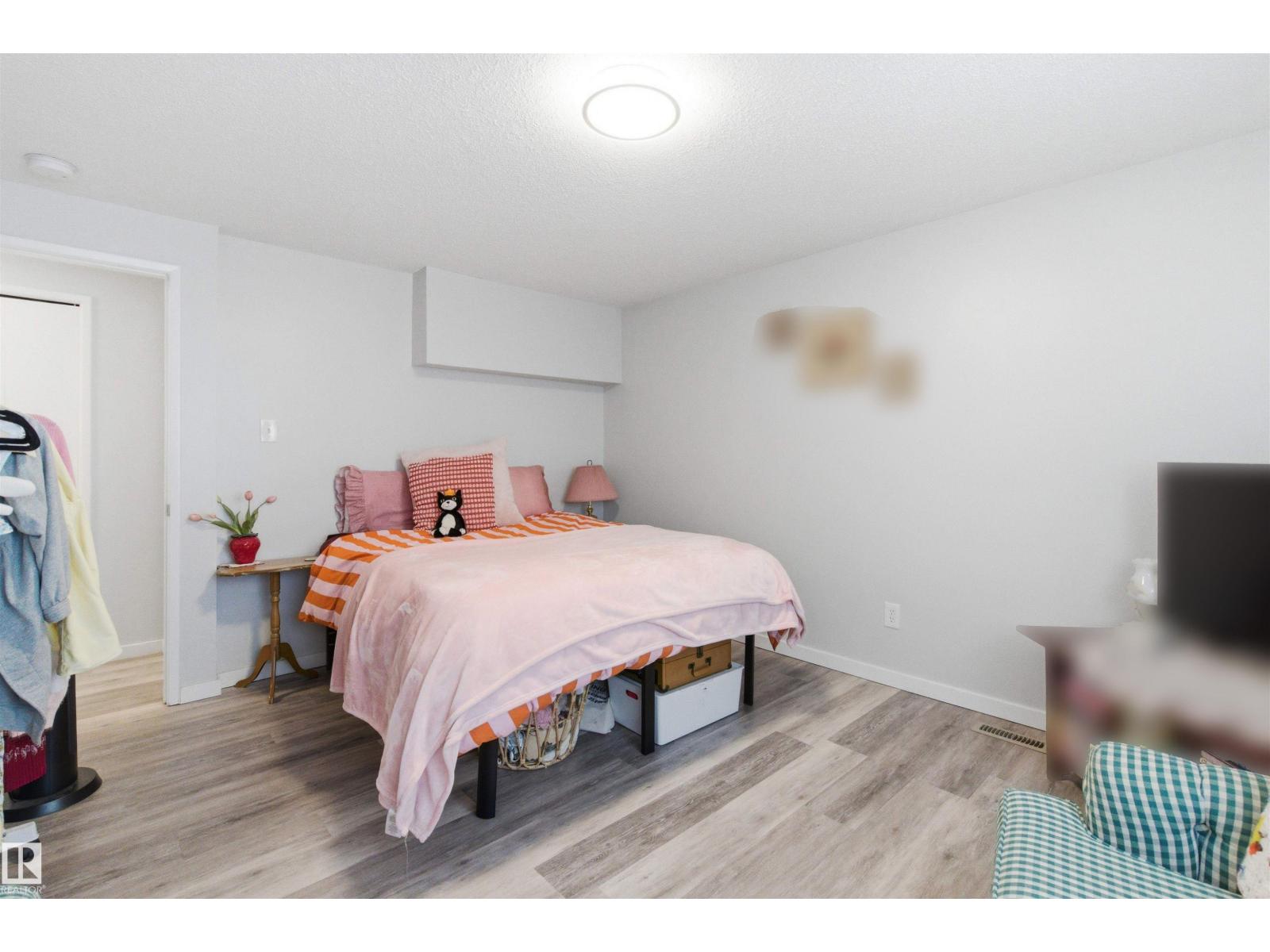 13007 135 ST NW - 22