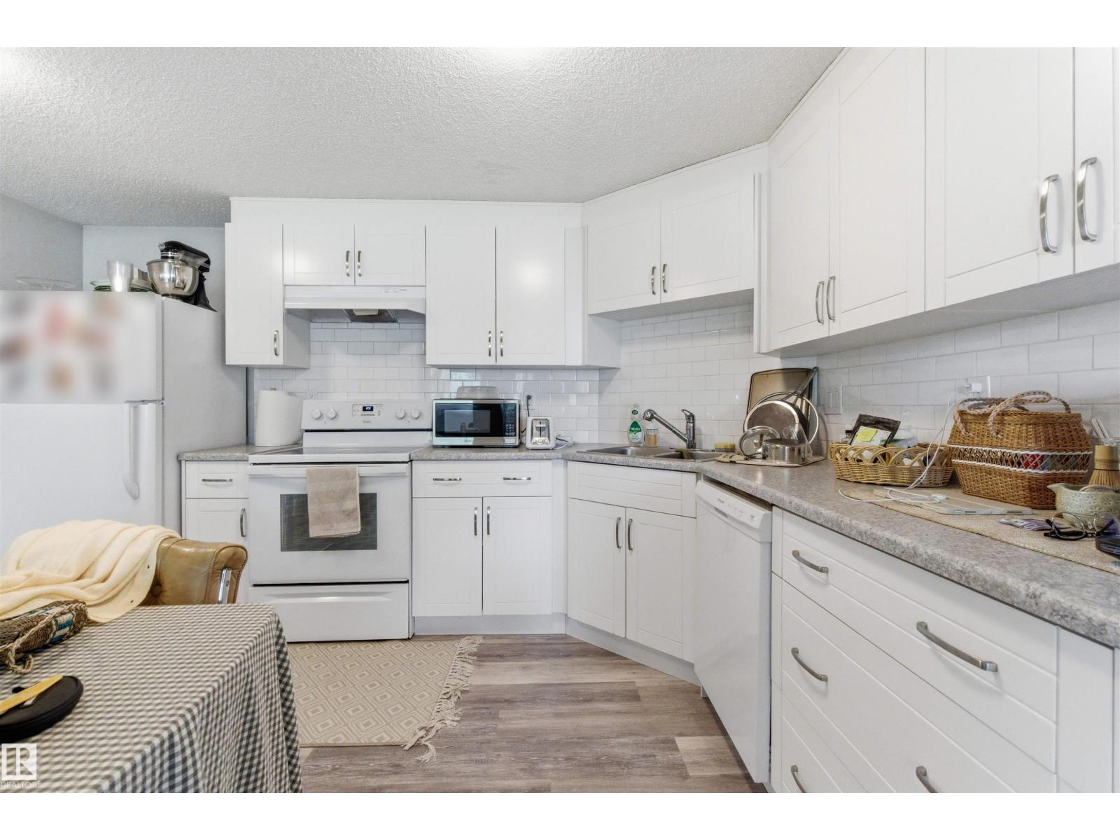 13007 135 ST NW - 28