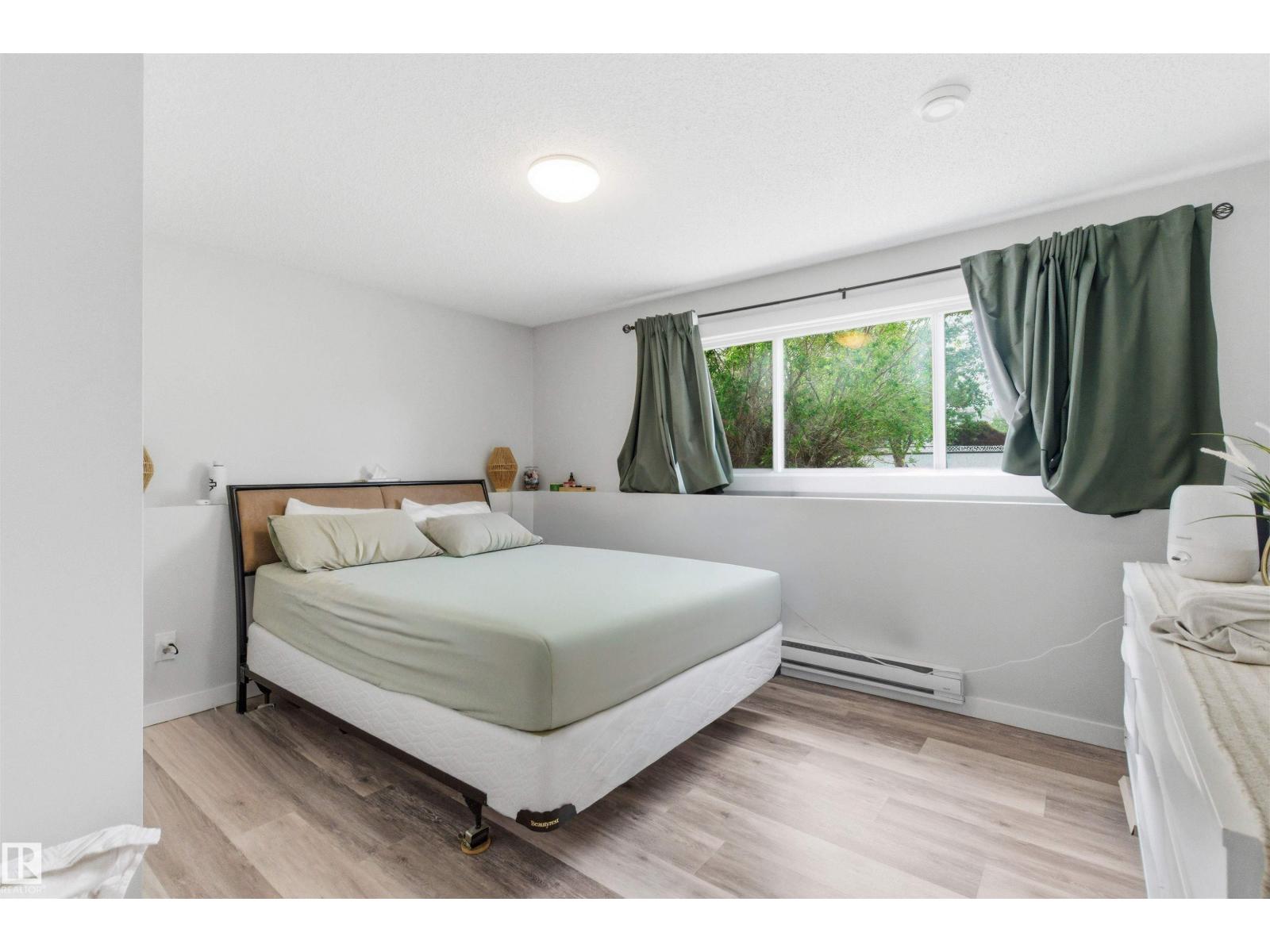 13007 135 ST NW - 32