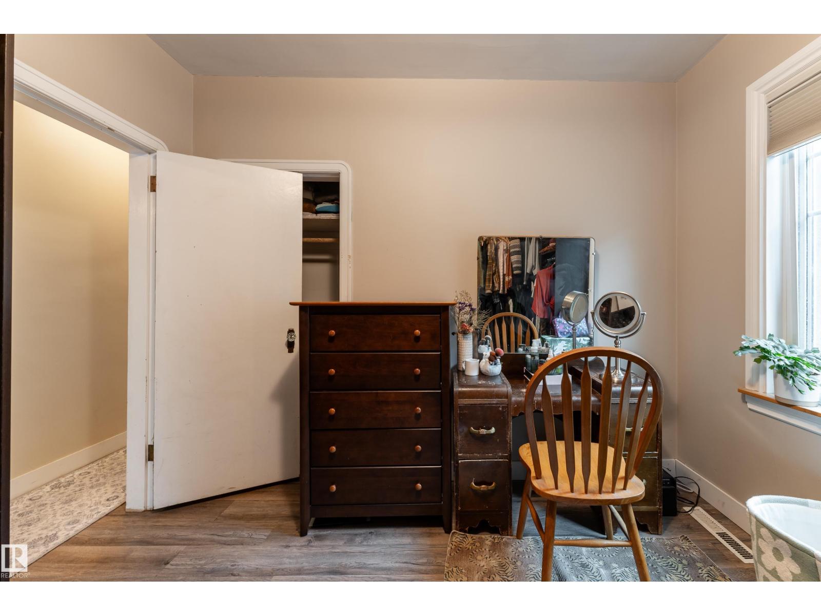 11228 67 ST NW - 10