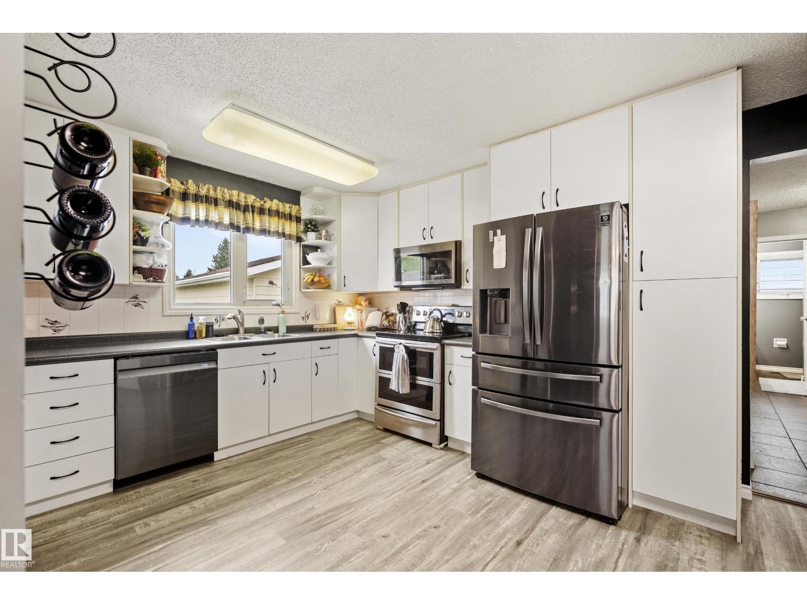 4304 42 AV — photo 12