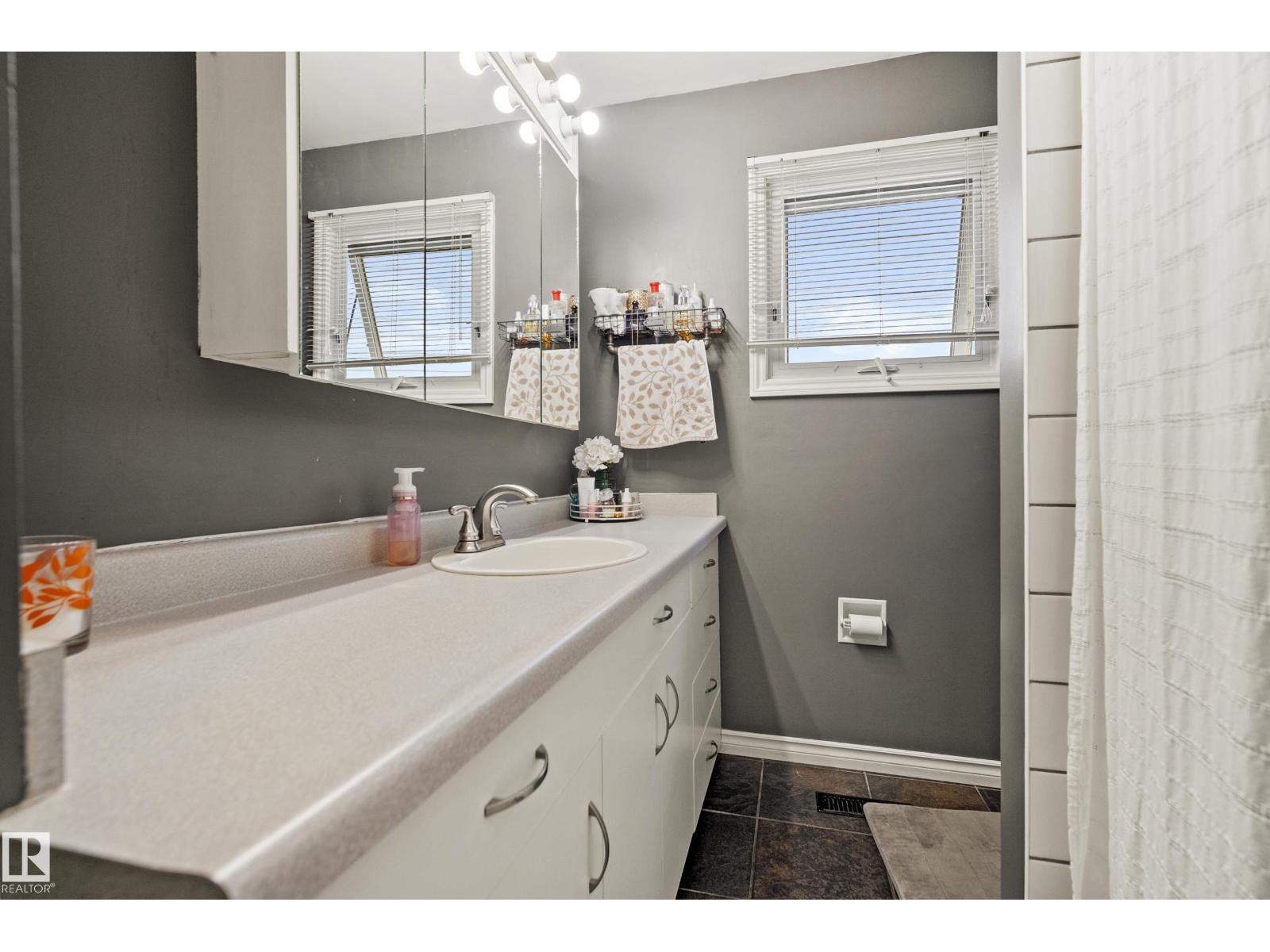 4304 42 AV — photo 15