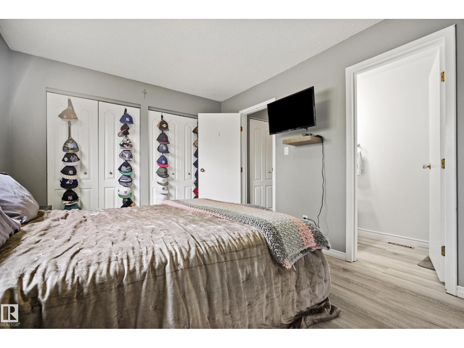 4304 42 AV — photo 21