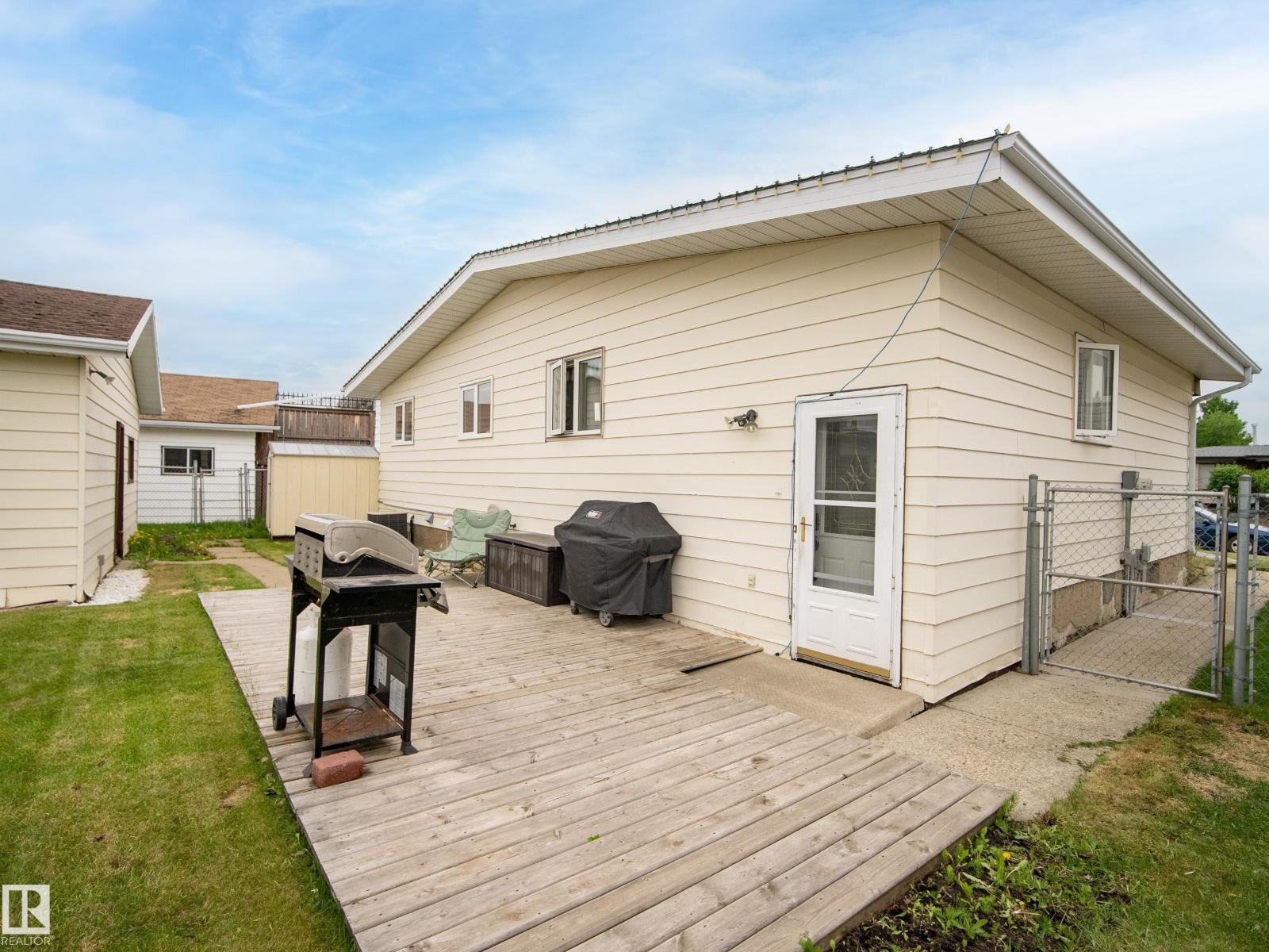 4304 42 AV — photo 26