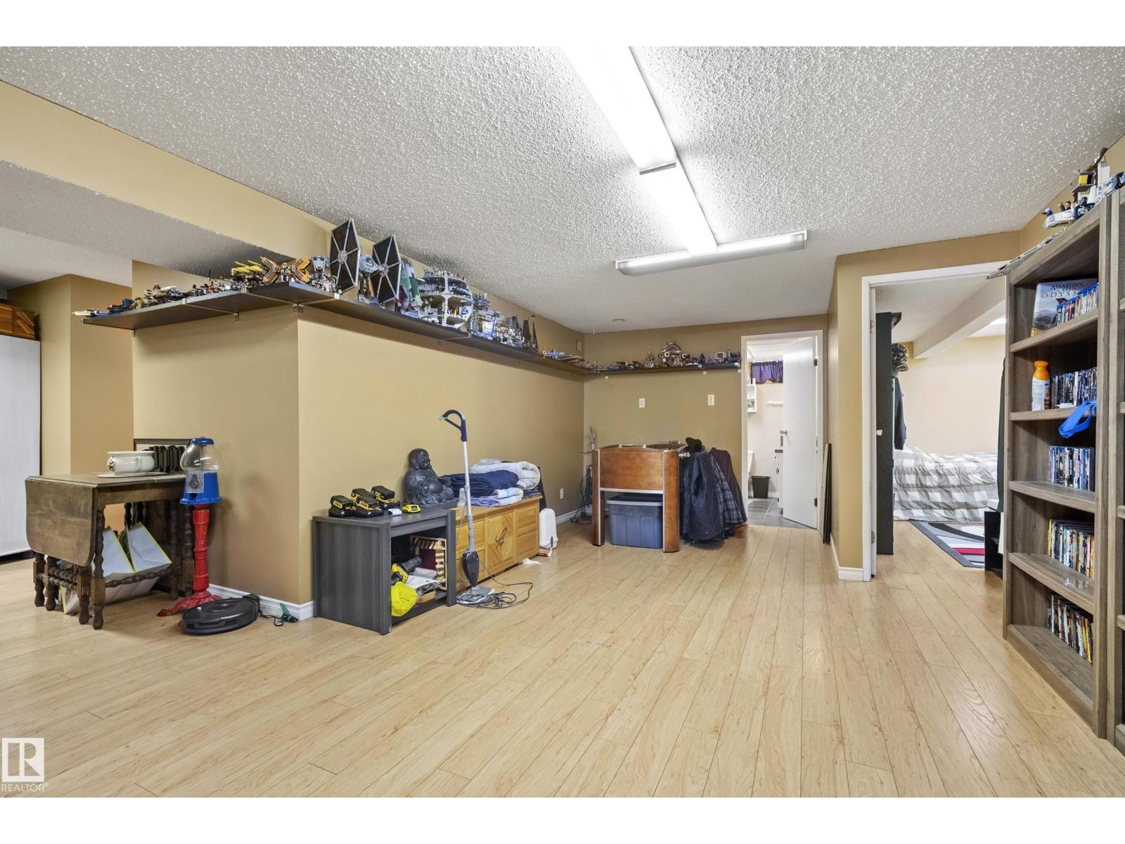 4304 42 AV — photo 29