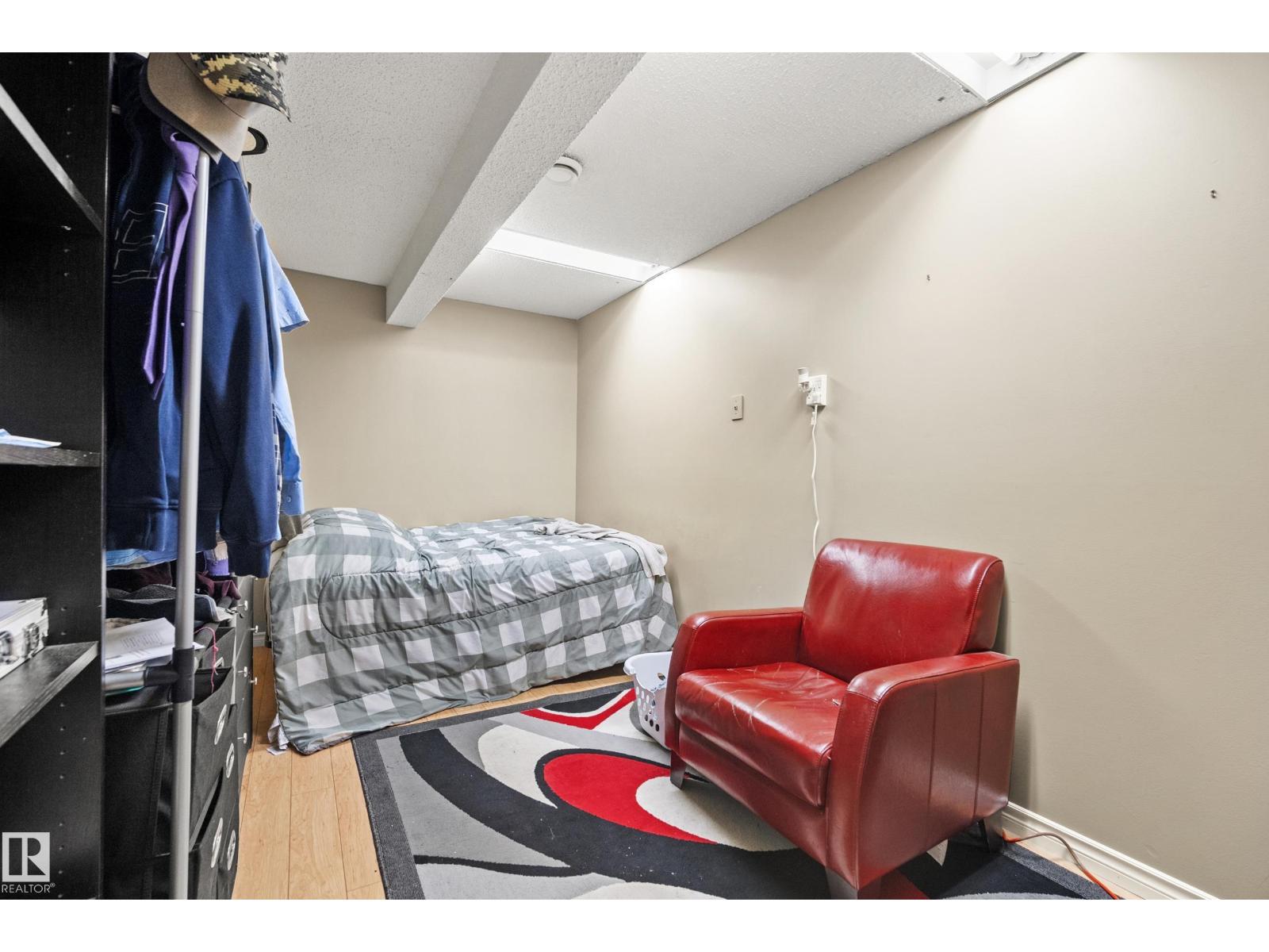 4304 42 AV — photo 31