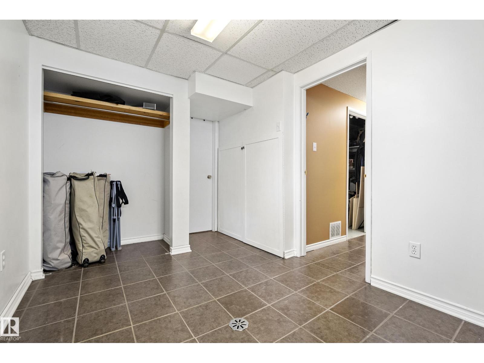 4304 42 AV — photo 32