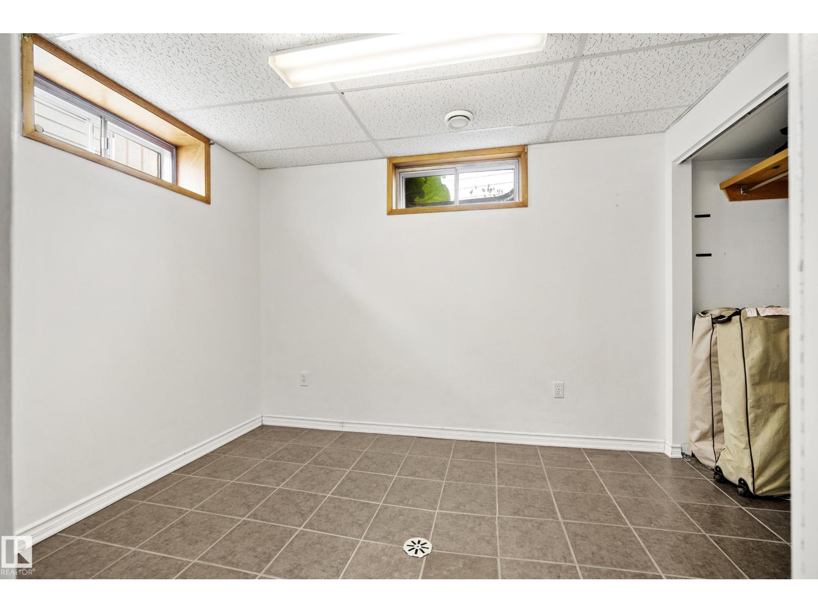 4304 42 AV — photo 33
