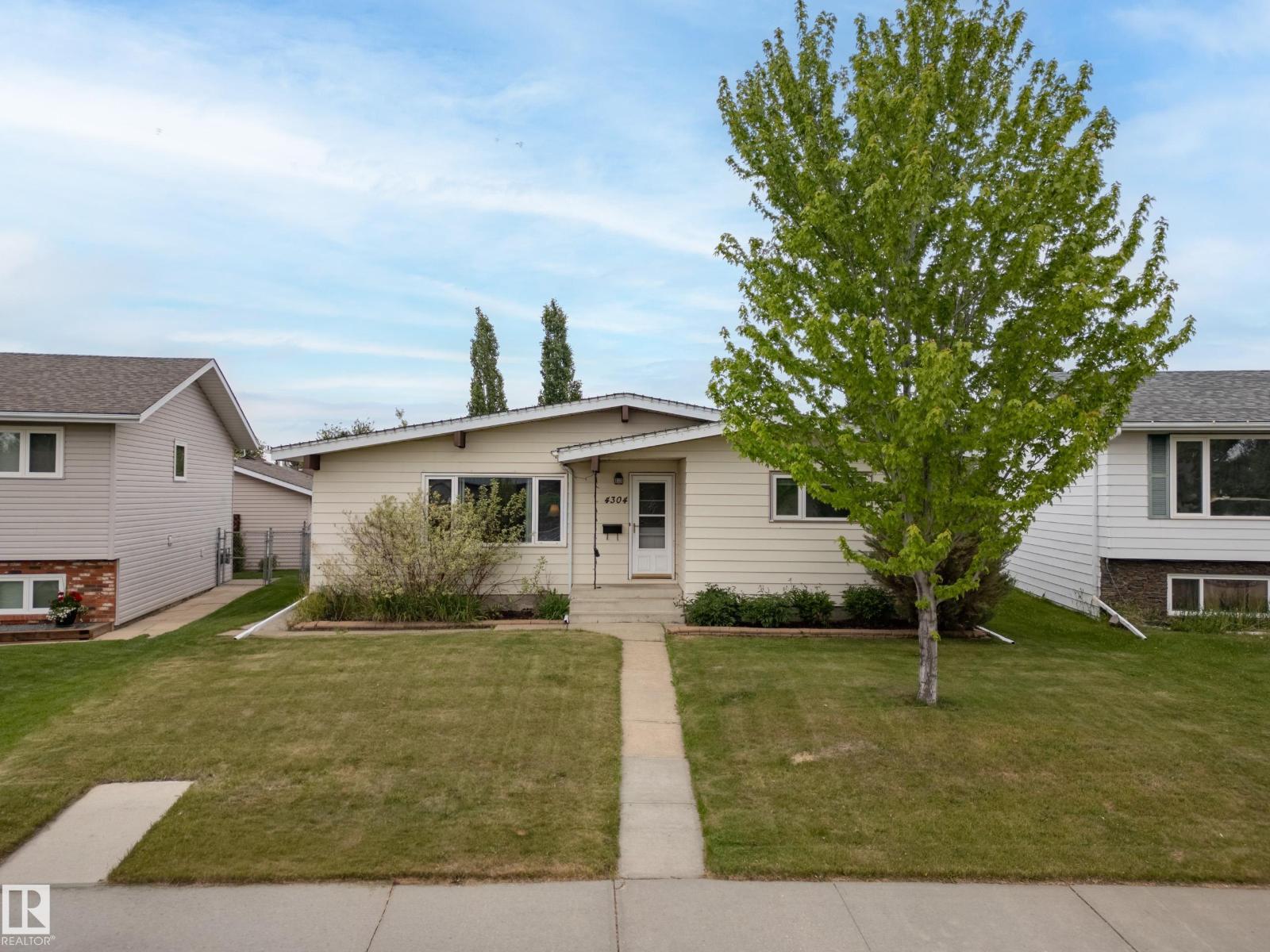 4304 42 AV — photo 36