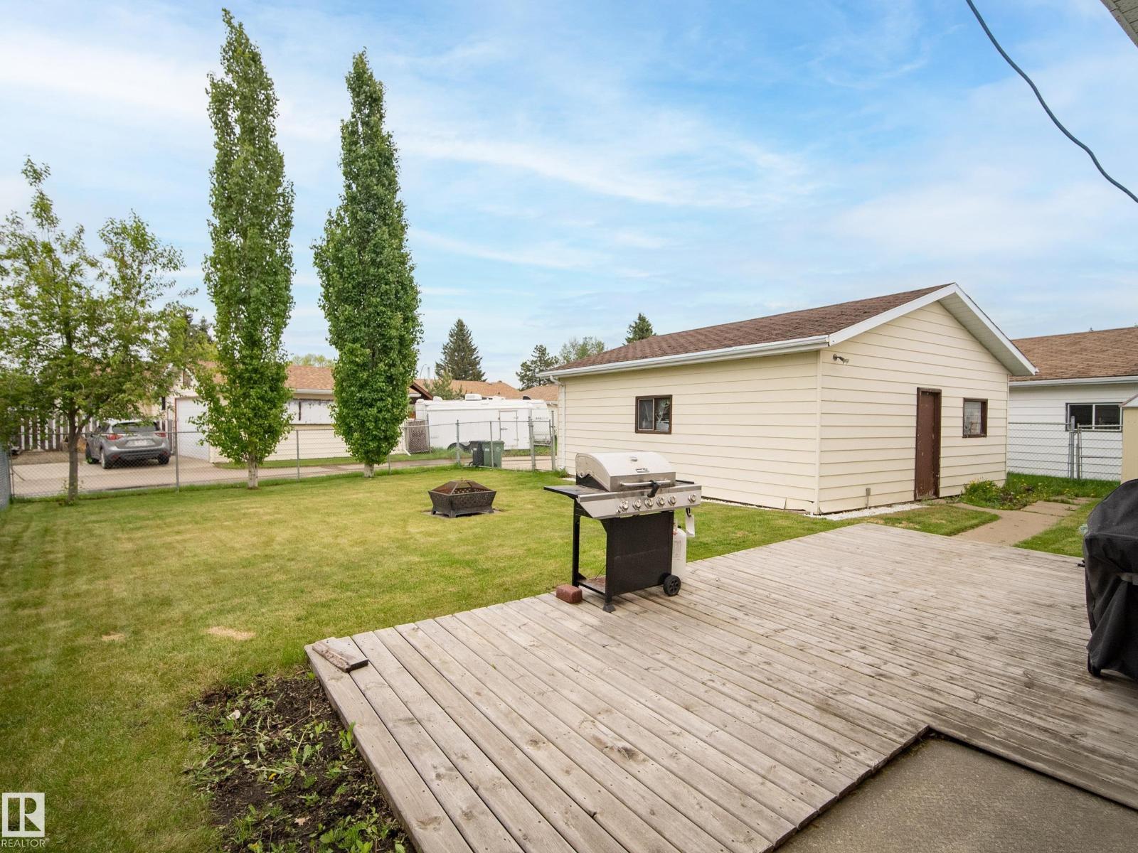 4304 42 AV — photo 37