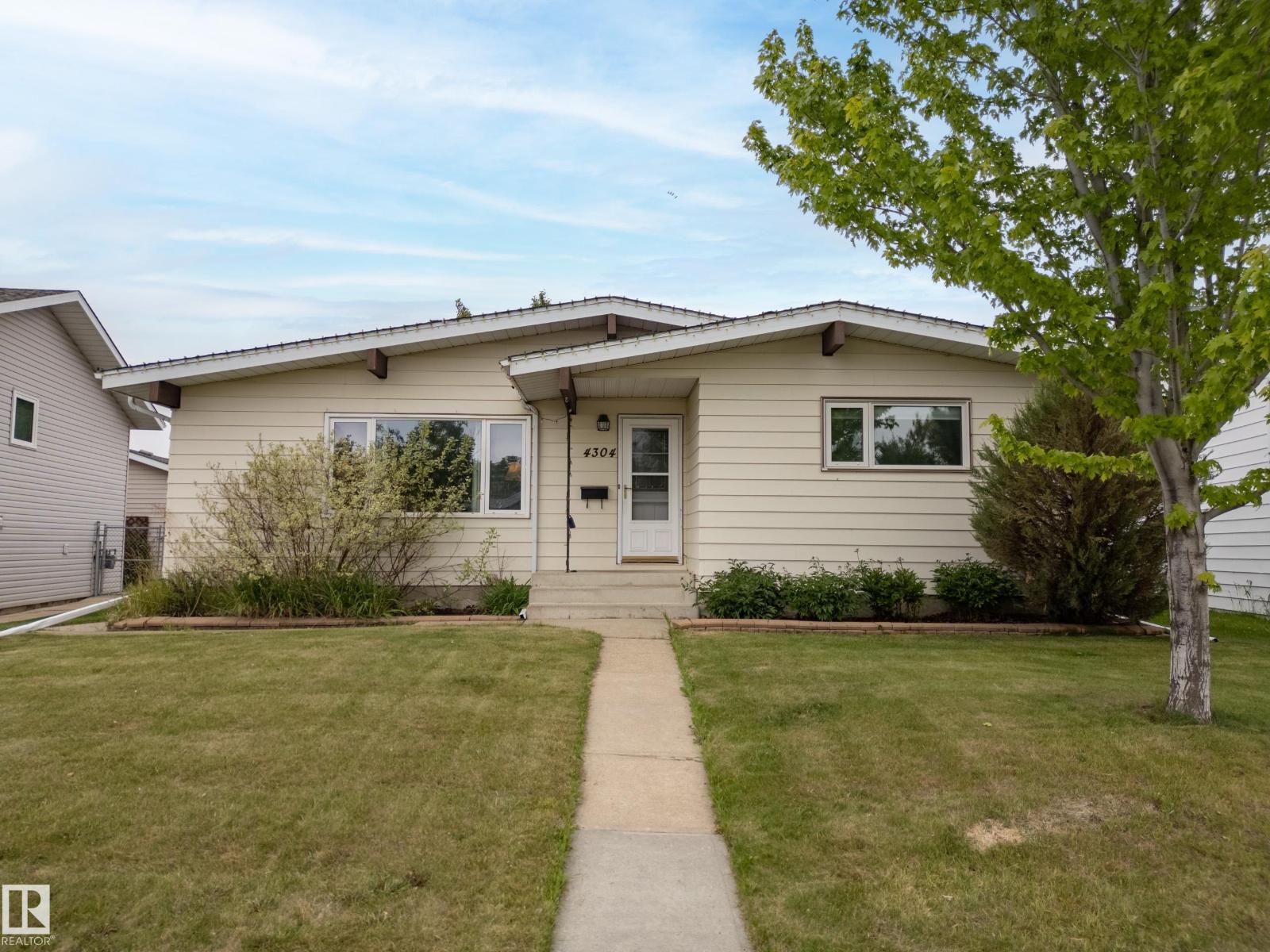4304 42 AV — photo 40