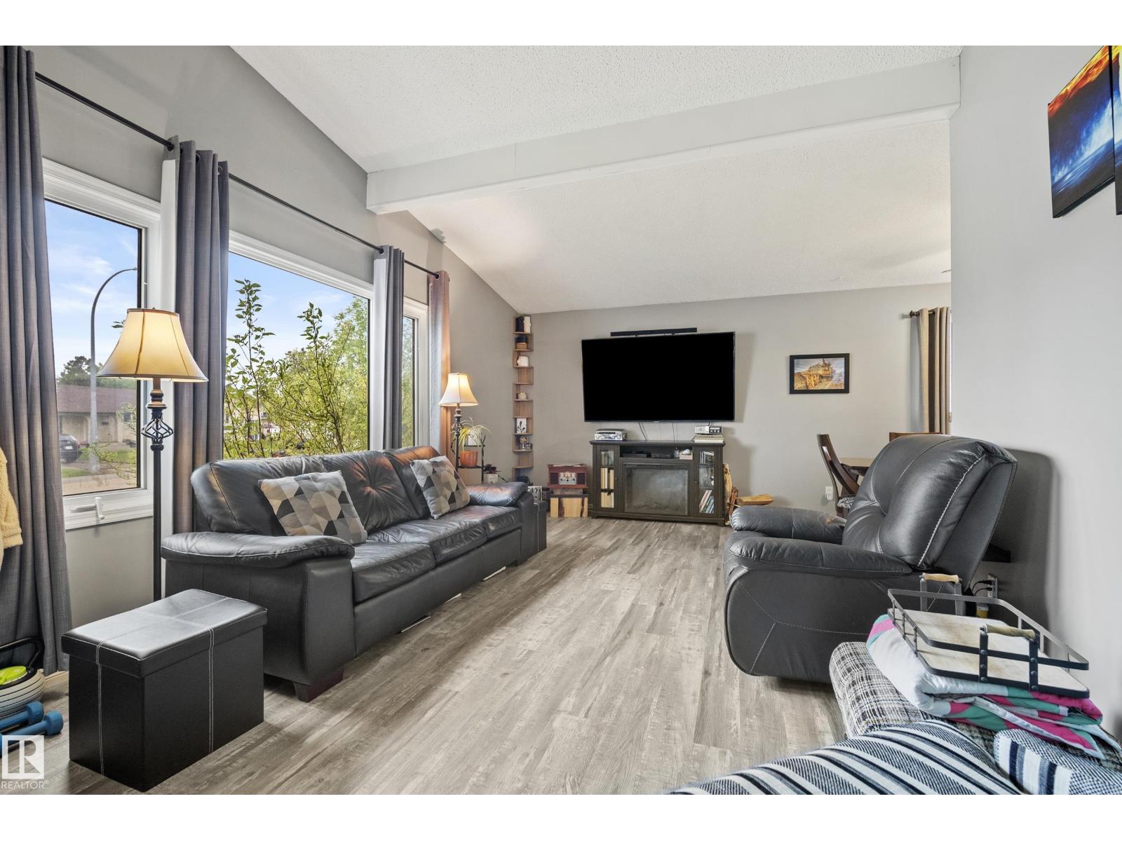 4304 42 AV — photo 6