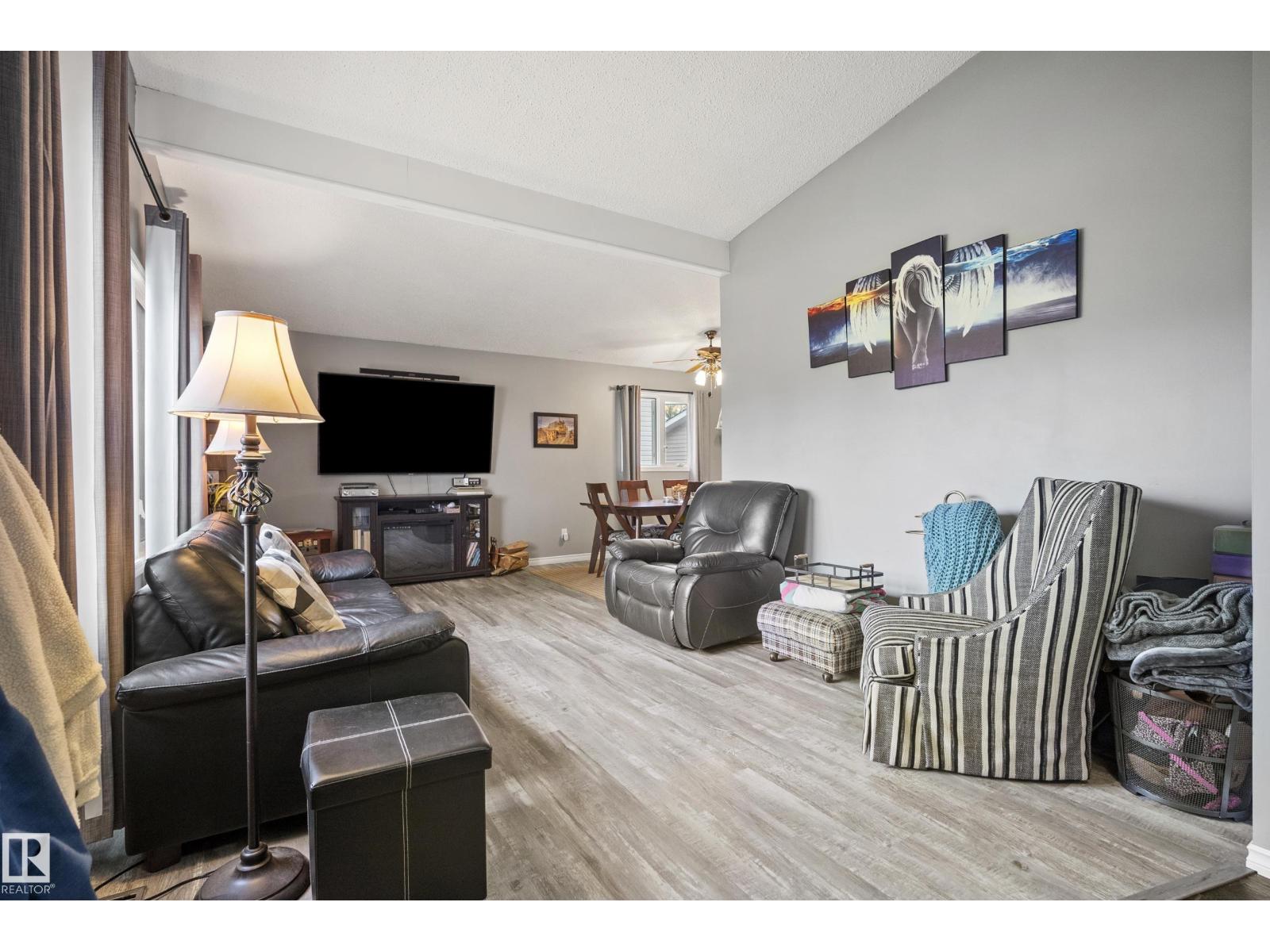 4304 42 AV — photo 8
