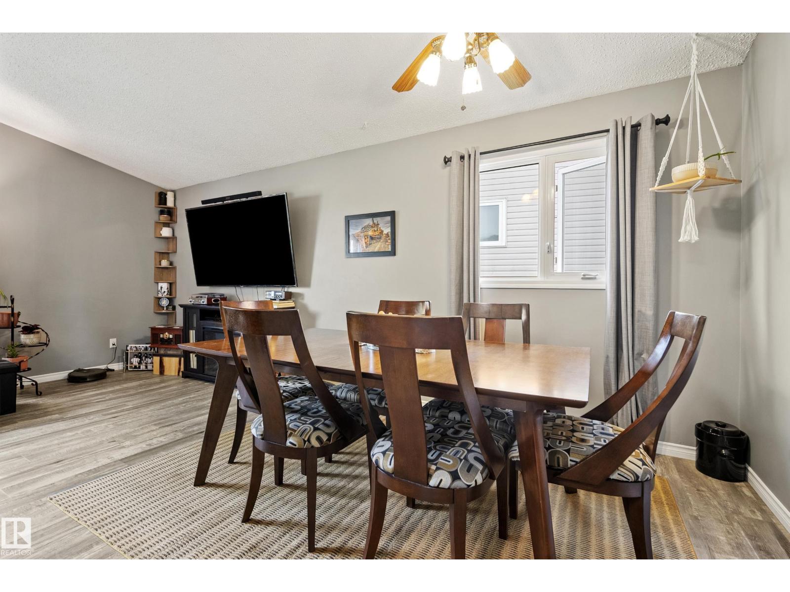 4304 42 AV — photo 9