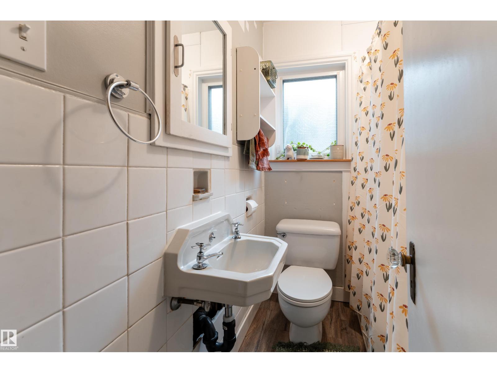 11228 67 ST NW - 11