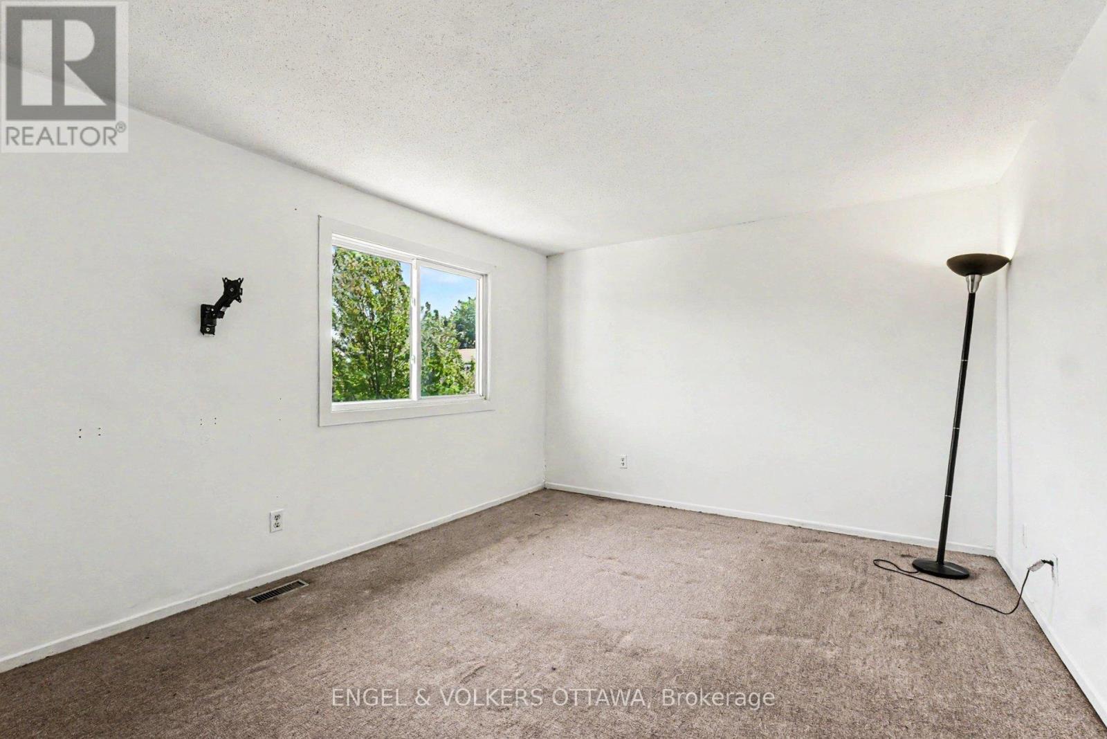 4557 DORA CRESCENT - 10